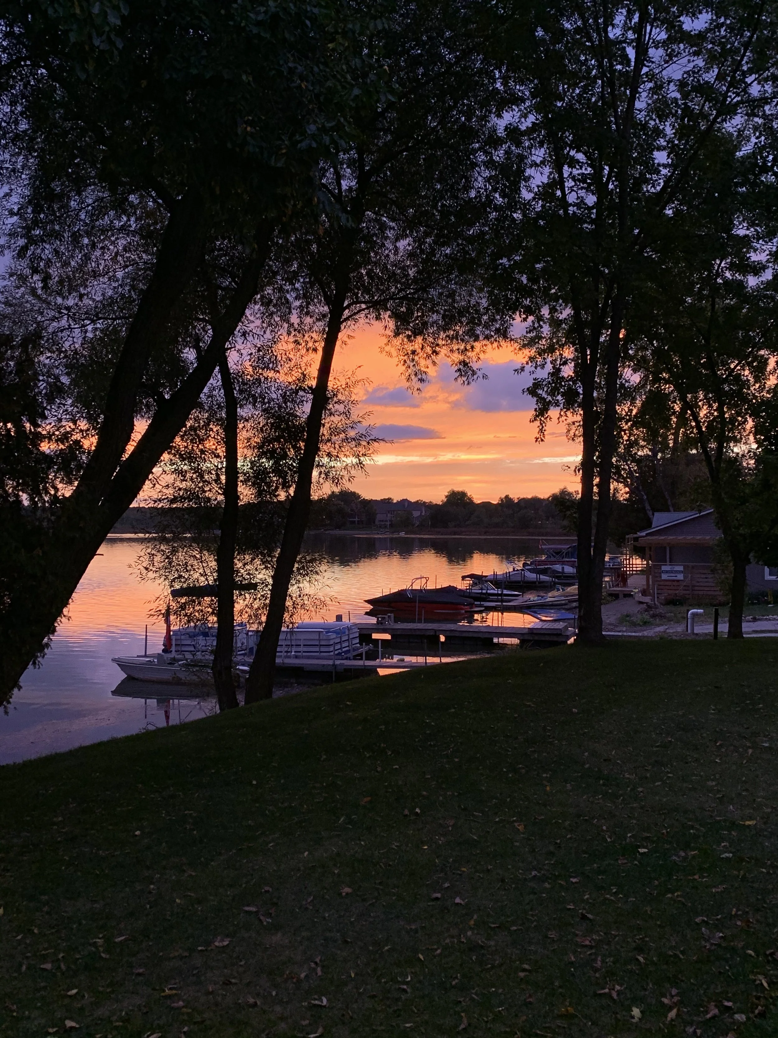 Sunsets on the lake. (Copy) (Copy) (Copy)