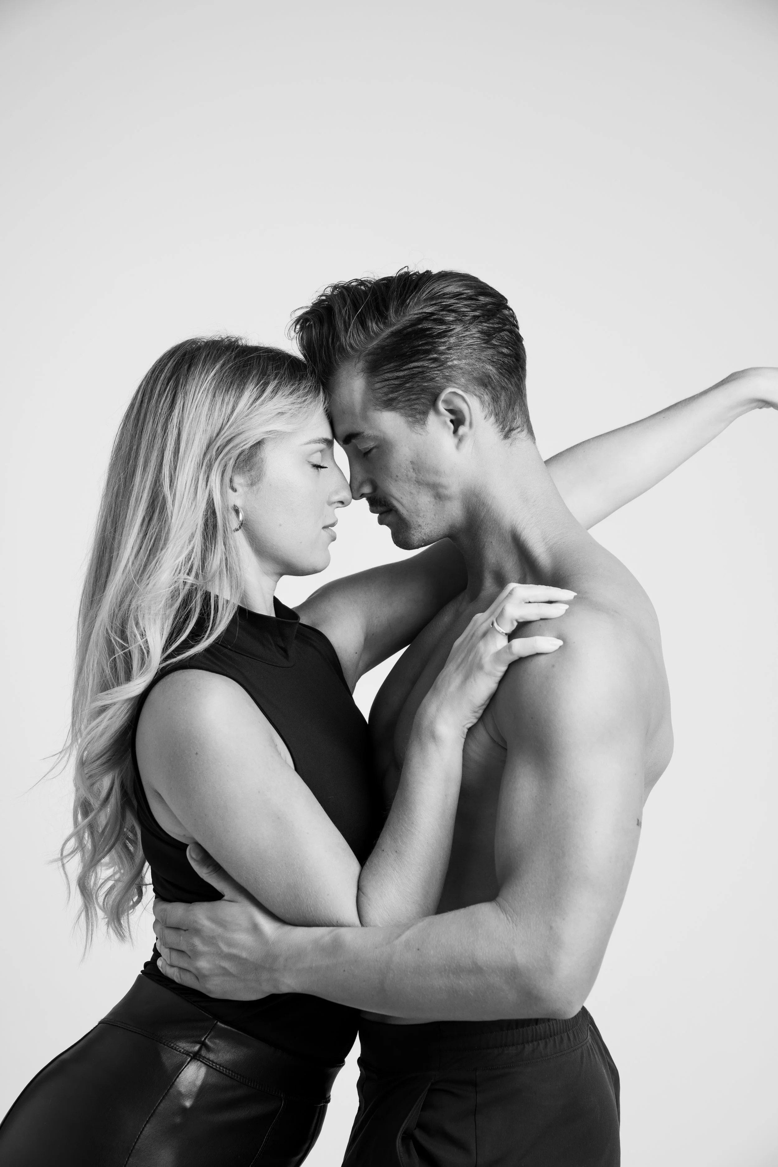 Boudoir Couple P&T-5.jpg