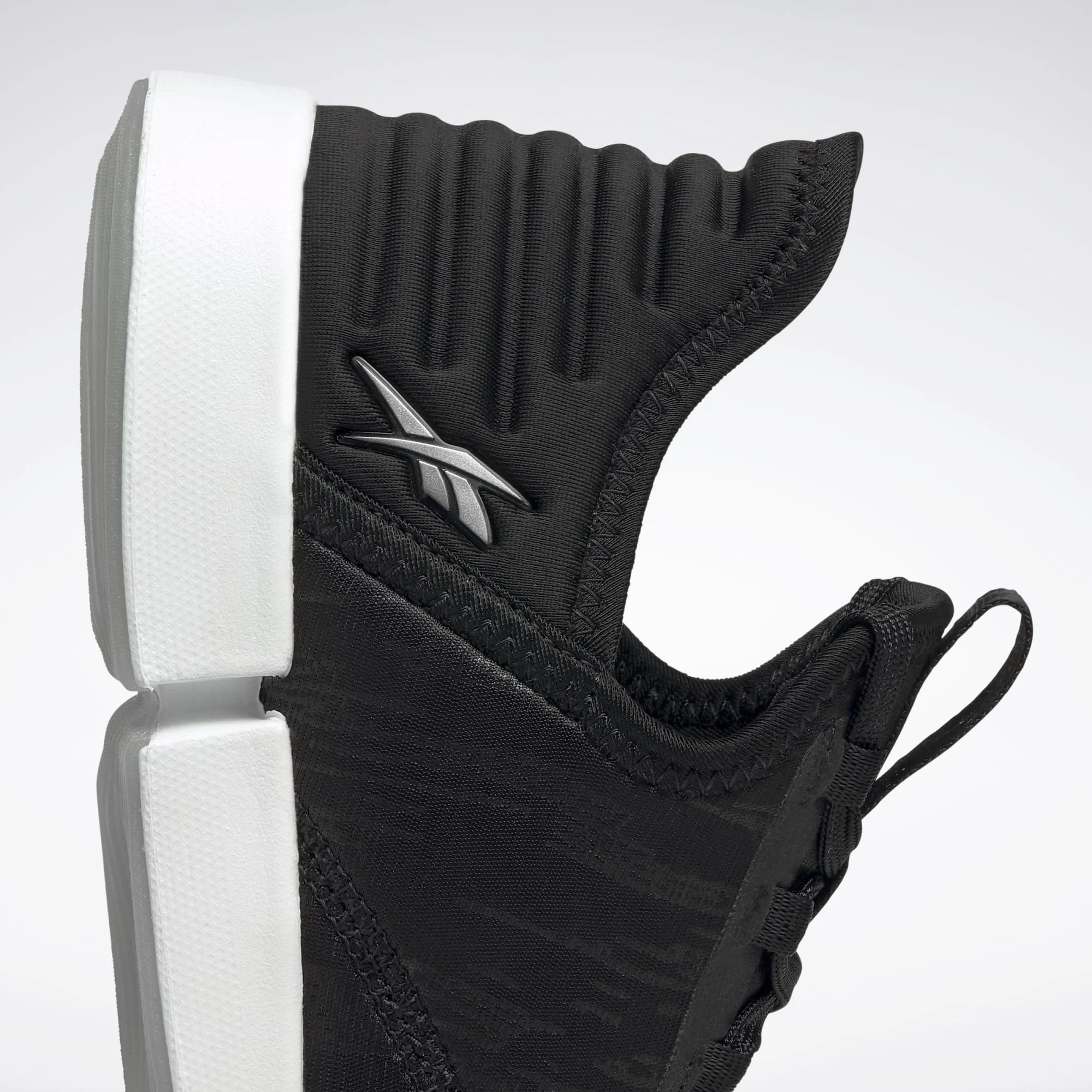 06_Reebok+DailyFit_hanging.jpg