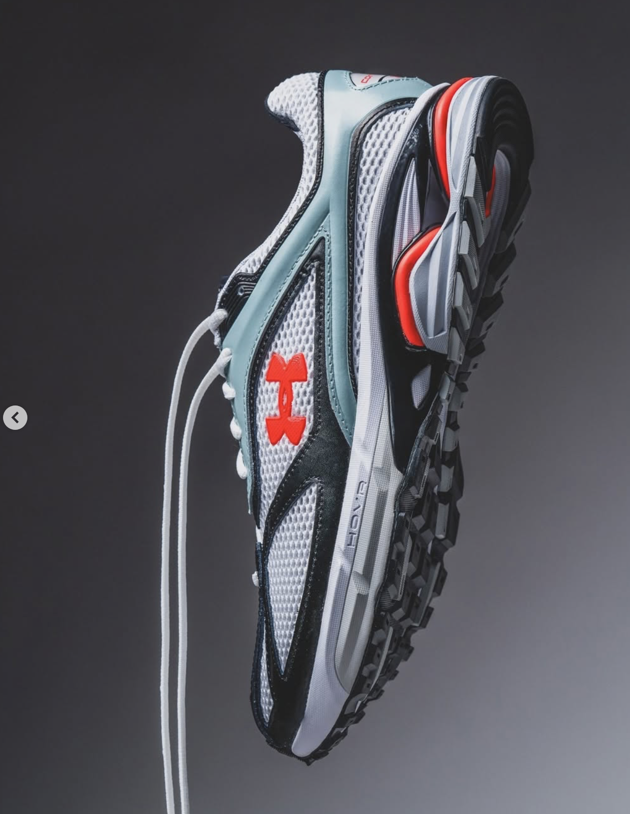07_Under_Armour_Apparition_hanging.png