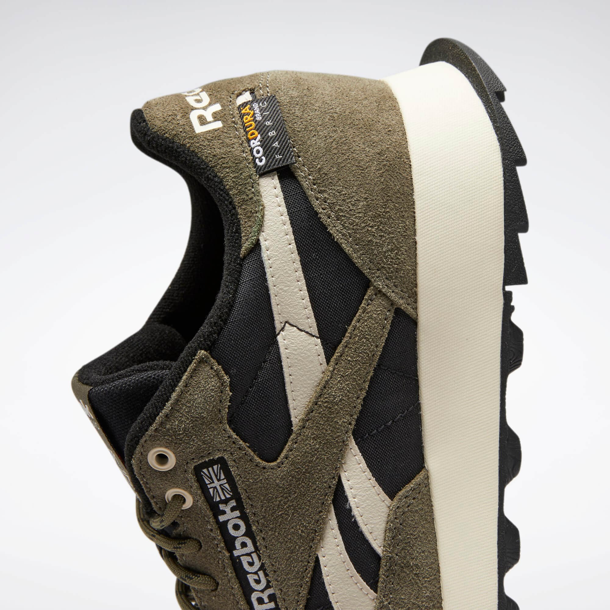 04_Classic_Leather_Cordura_hanging.jpg