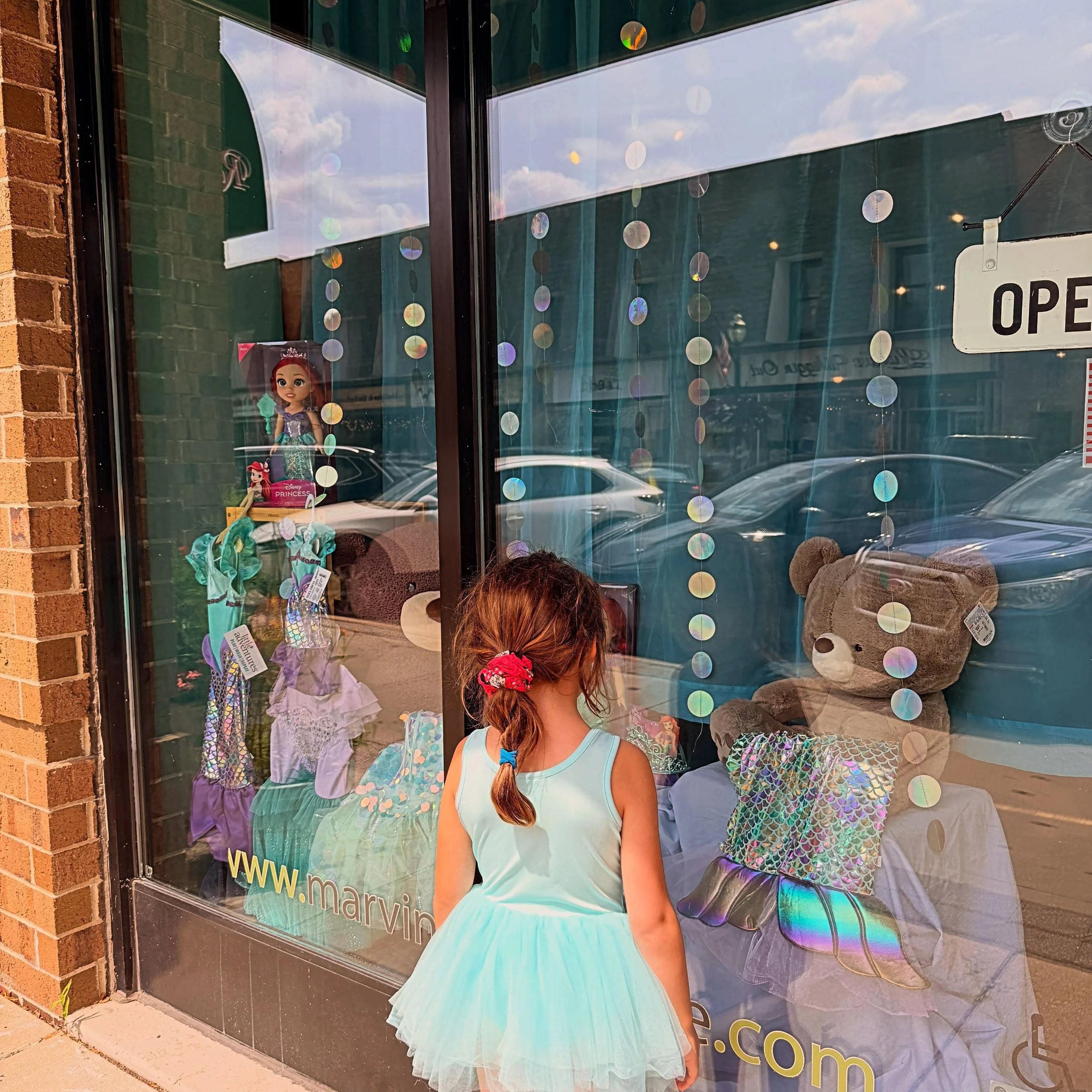 Going to opening night for The Little Mermaid Jr at @rauecenterforthearts tonight? 
Make sure you go in style🧜🏼&zwj;♀️🦀🐠🤴🍴 We&rsquo;ve got Mermaid tails, dresses, crowns, jewelry, dolls and more for yikes under the sea adventure!

The Little Me