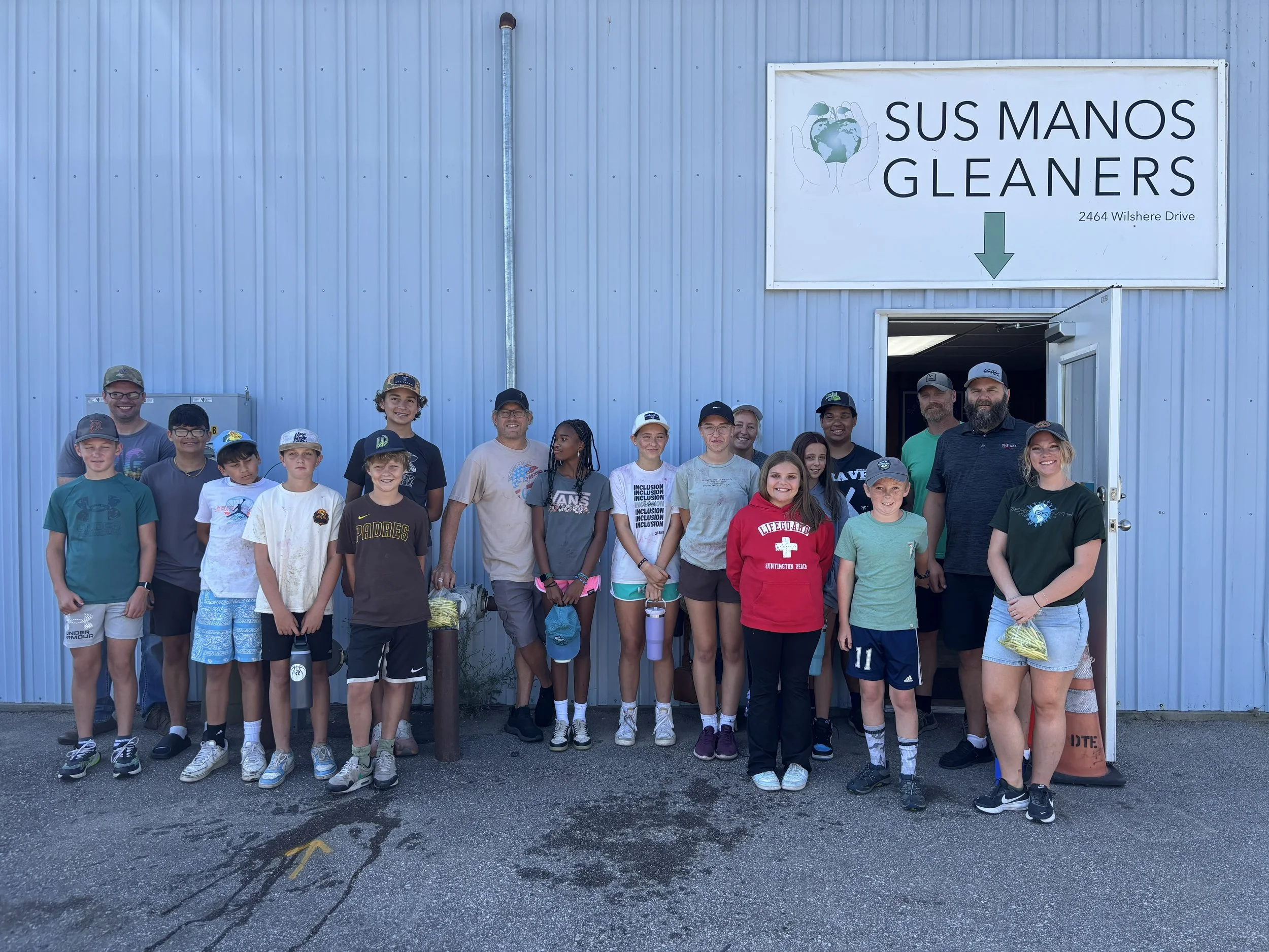 Serve Week Day 3 Sus Manos (17).jpeg