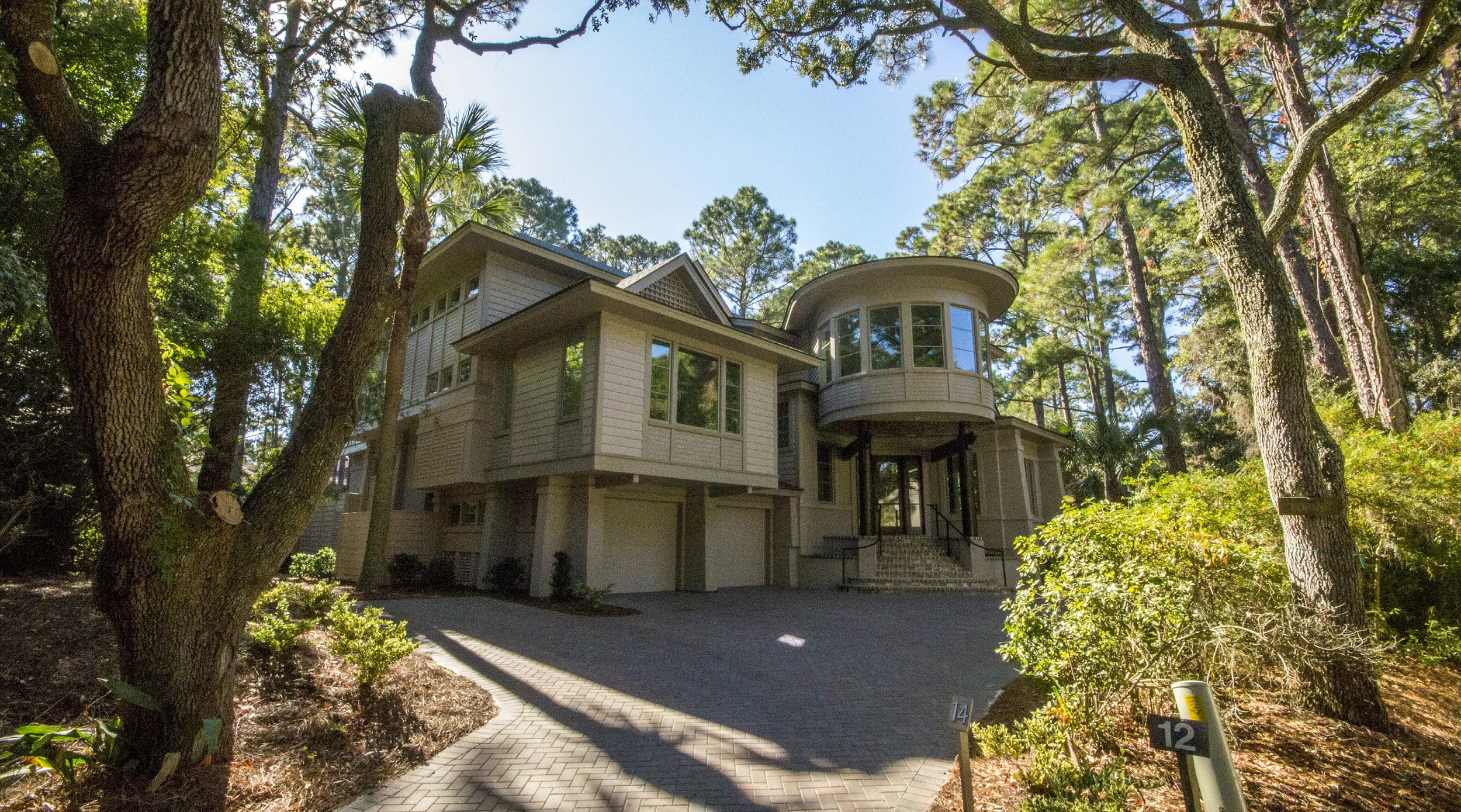 New Residence Firm: Johnson &amp; Associates/Architects, Inc. Architect: Robert S. Johnson, AIA