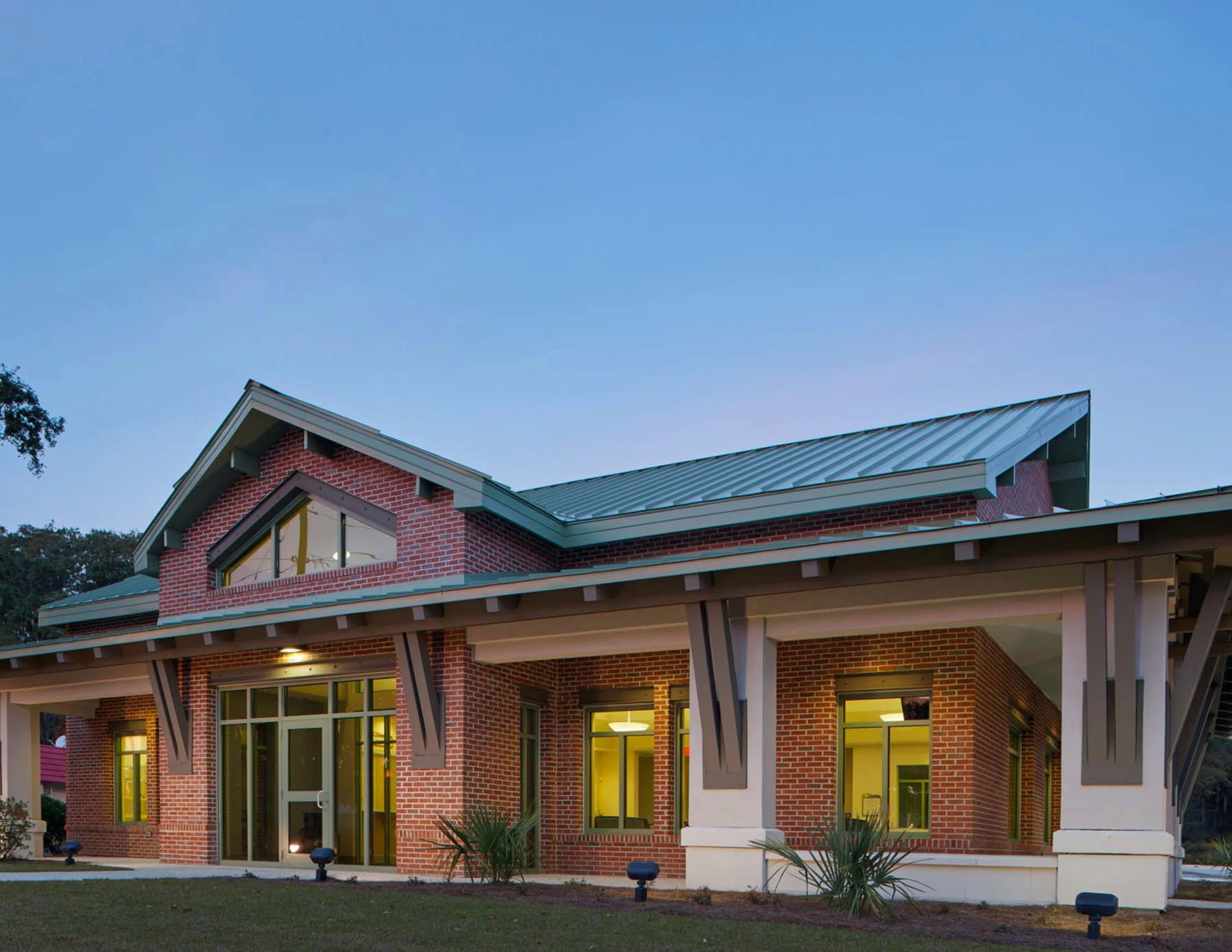 Beaufort Memorial Lady's Island Internal Medicine Facility Architect: Grayson Bennett Thompson