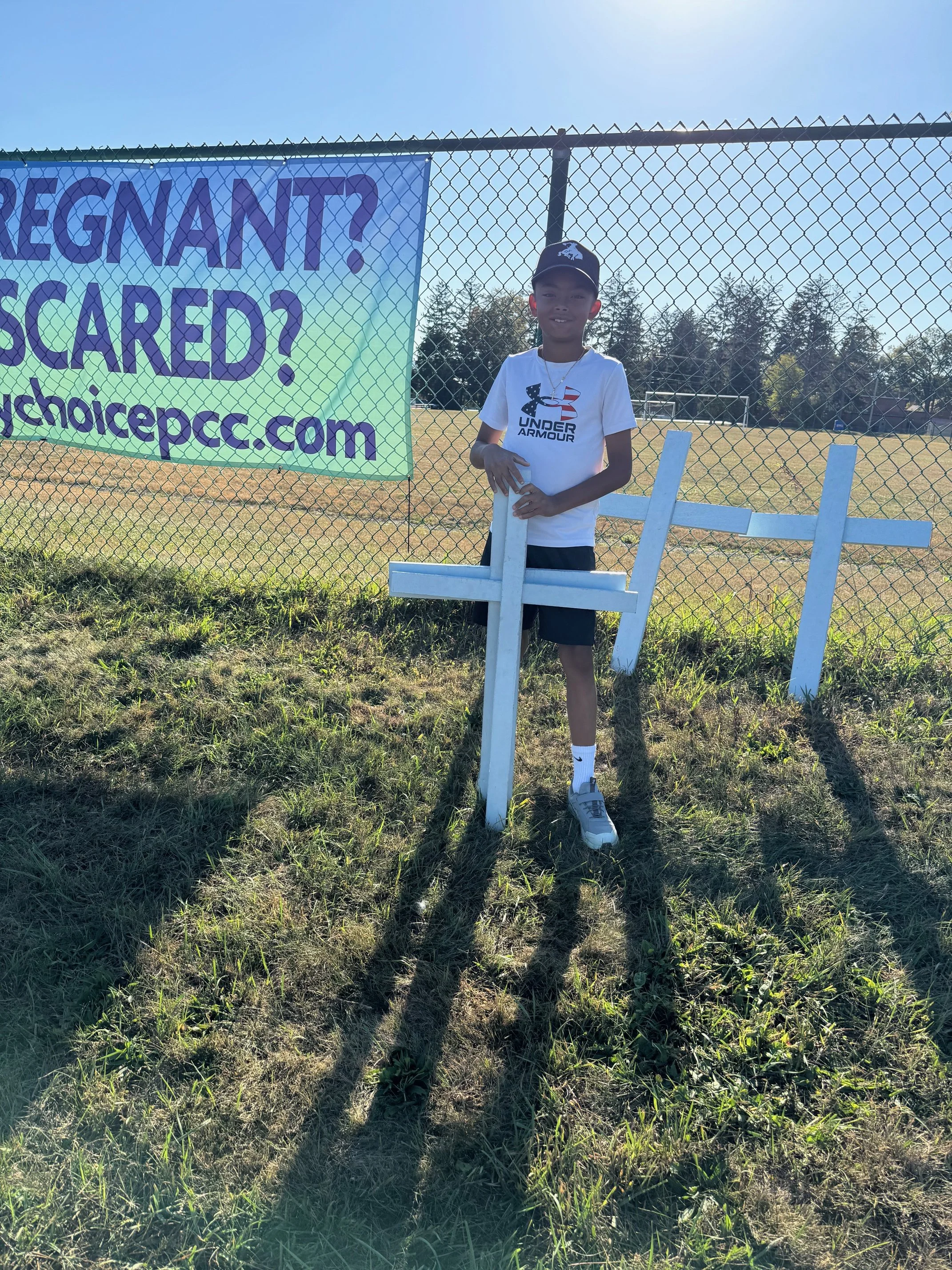 Helping Right to Life Ministry Hang Crosses on Penning's Fence Oct. 2025