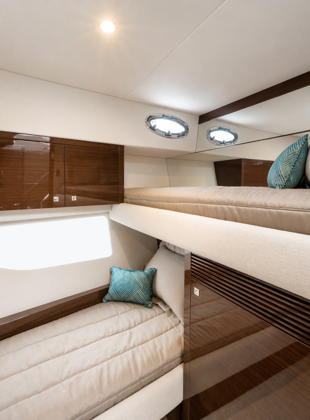 An image of a Elandra 53
