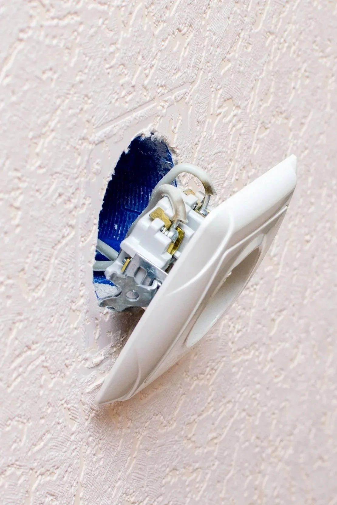 vecteezy_old-broken-electrical-socket-fell-out-of-wall_73102303.jpg