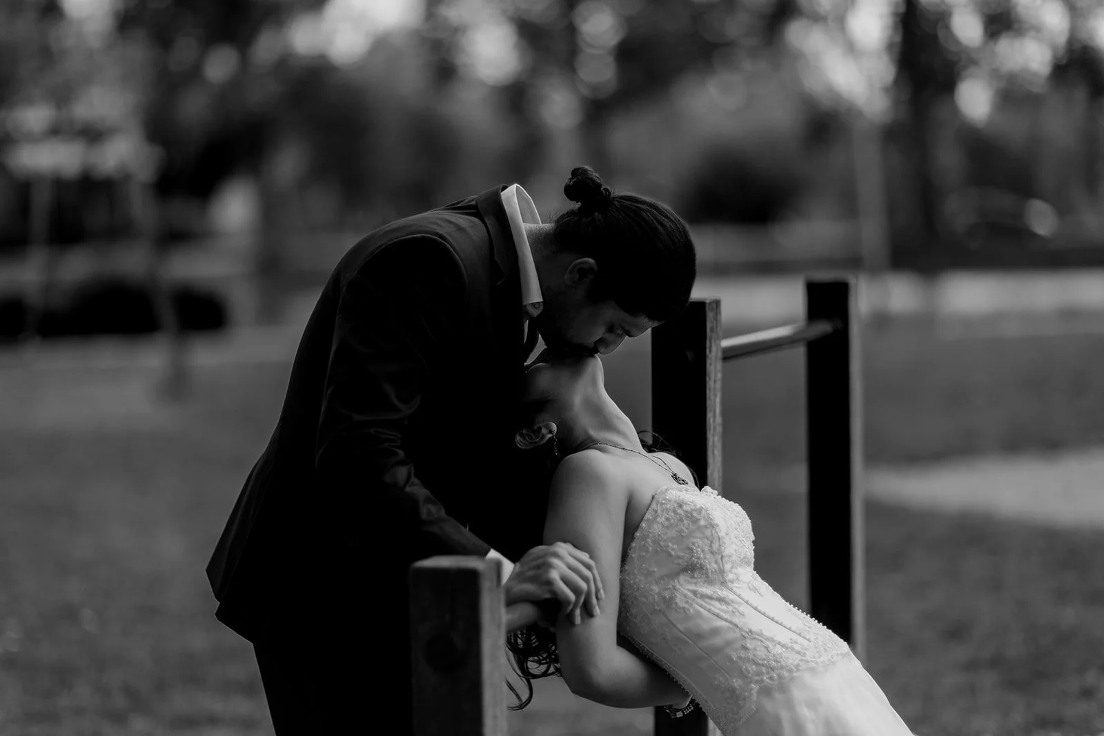 A bride and groom sharing a kiss in the park in Groningen , shot by wedding photographer Darius N Fernandes 