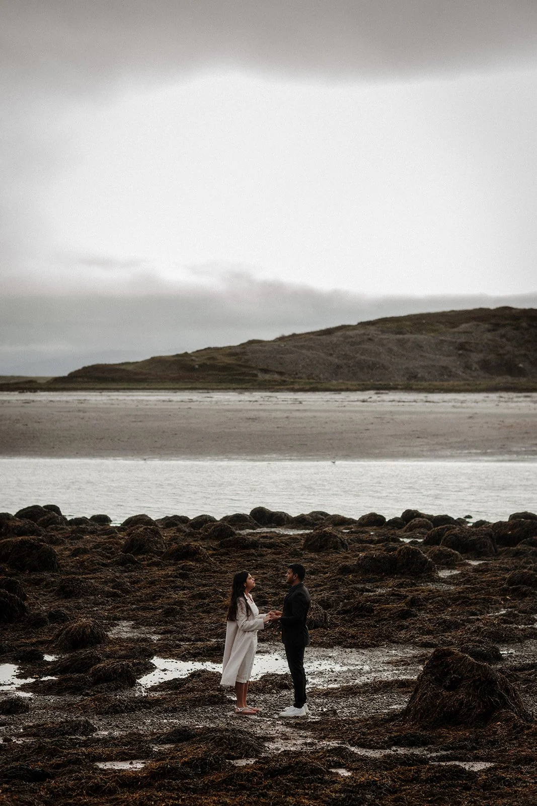 A photograph of a couple holding each other in Ireland Galway to be exact taken by couple photographer Darius from groningen