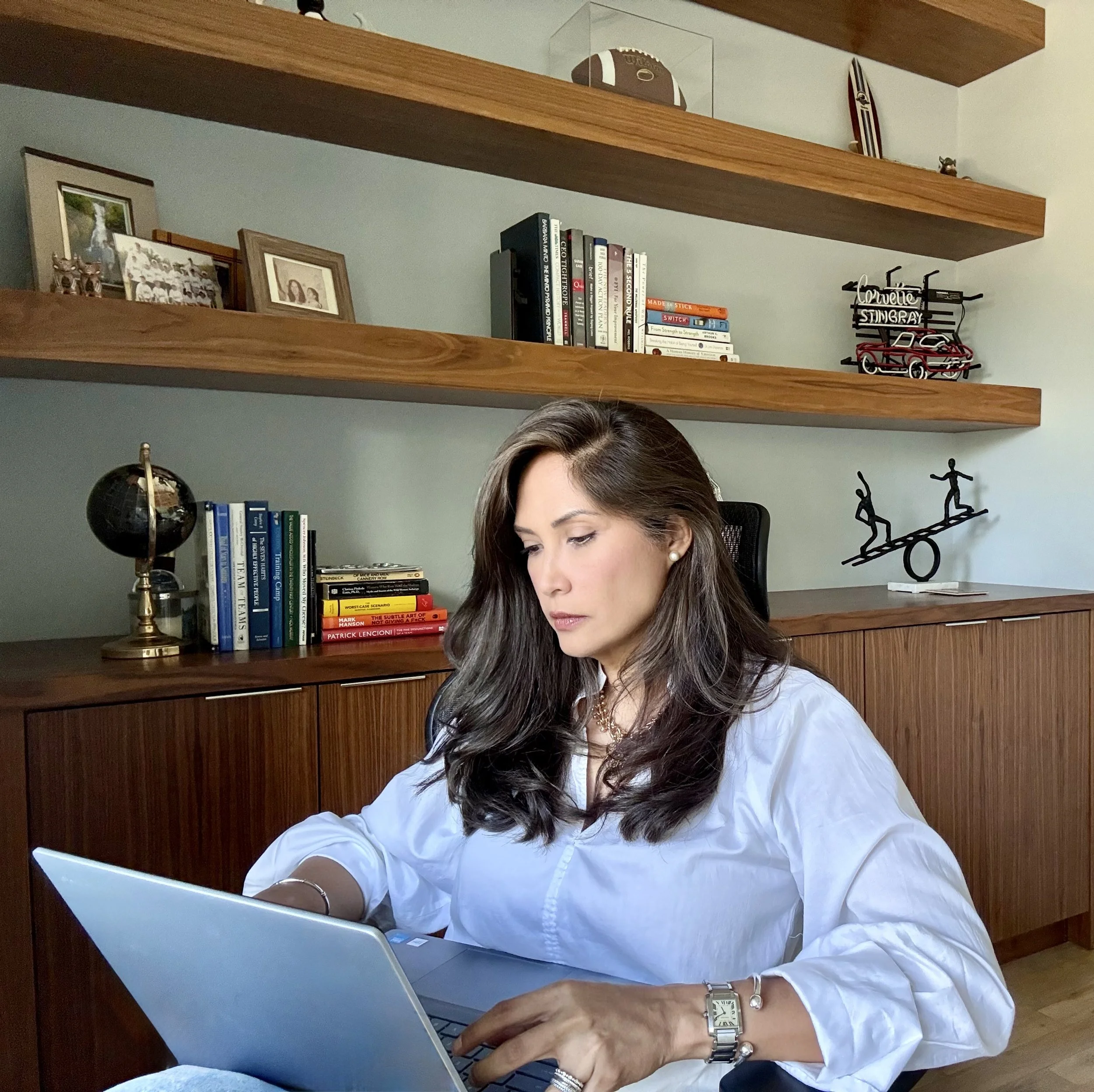 Melissa Miranda working with laptop