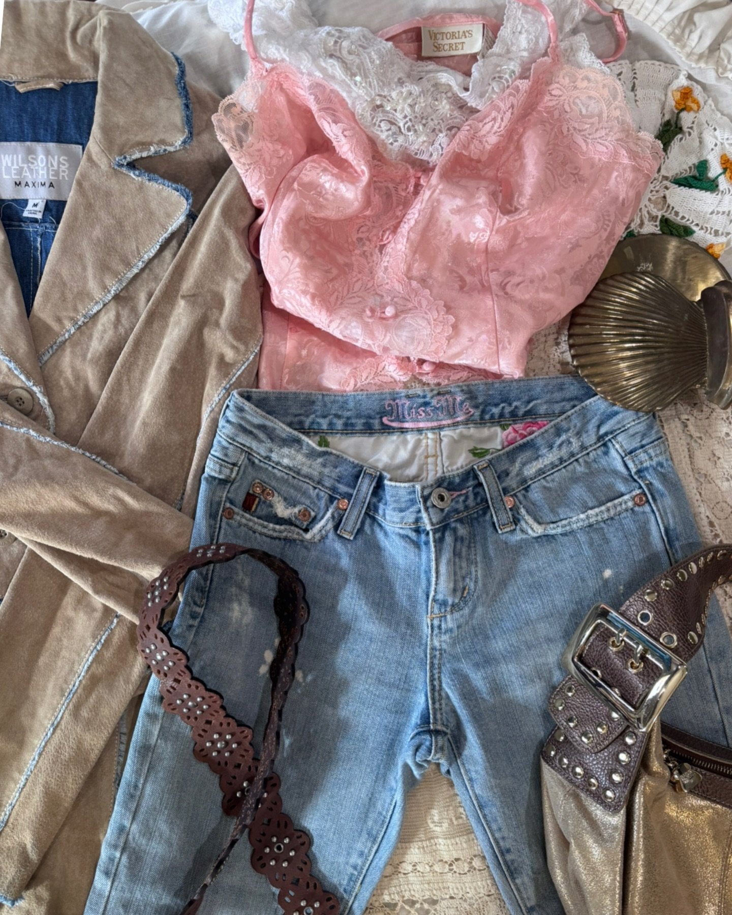 Y2K + 90s energy loading&hellip; 💿✨

Metallic Kathy Van Zeeland hobo bag, Miss Me low-rise capri jeans, vintage lace camis, leather layers, and more Y2K + 90s finds are hitting the racks Saturday, February 28.

Thrift &amp; Tini&rsquo;s 🎀🍸brought 