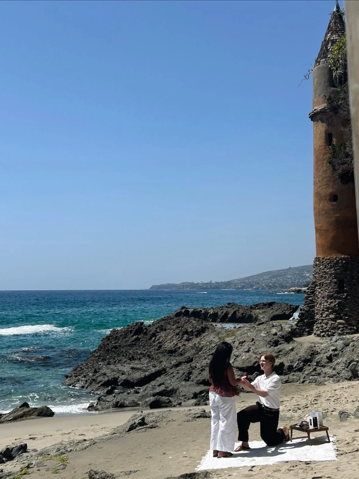 matt&rsquo;s dream girl&hellip; FOREVER! 💍🤍

overflowing with all the love in our lives and could not be more grateful for our people 🥹💌

#engaged #lagunabeach #beachproposal #lagunabeachproposal #californiaengagement