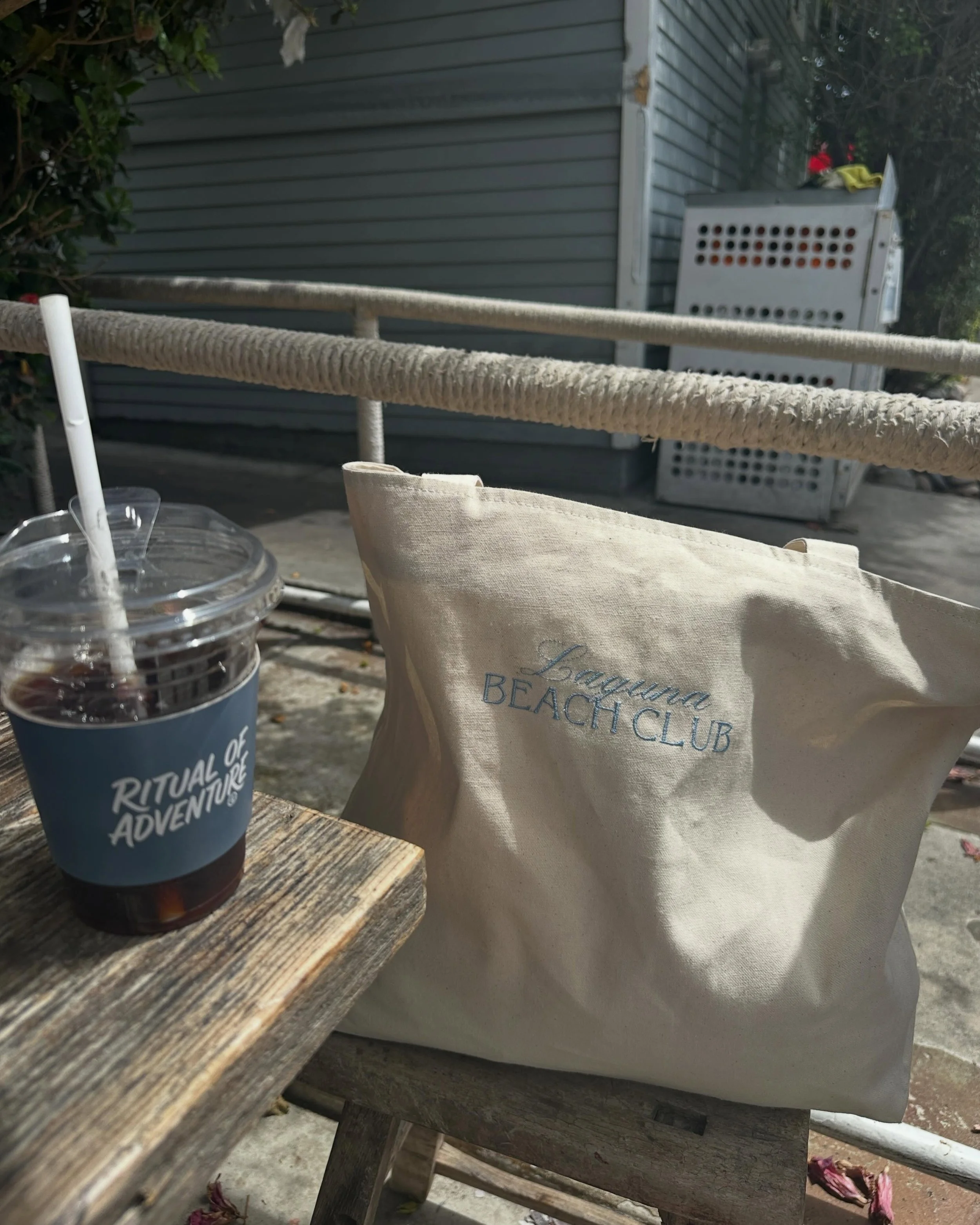 friday coffee companion 👜☕️🍵

#customtote #beachbag #traveltote #embroideredbag #embroideredtote