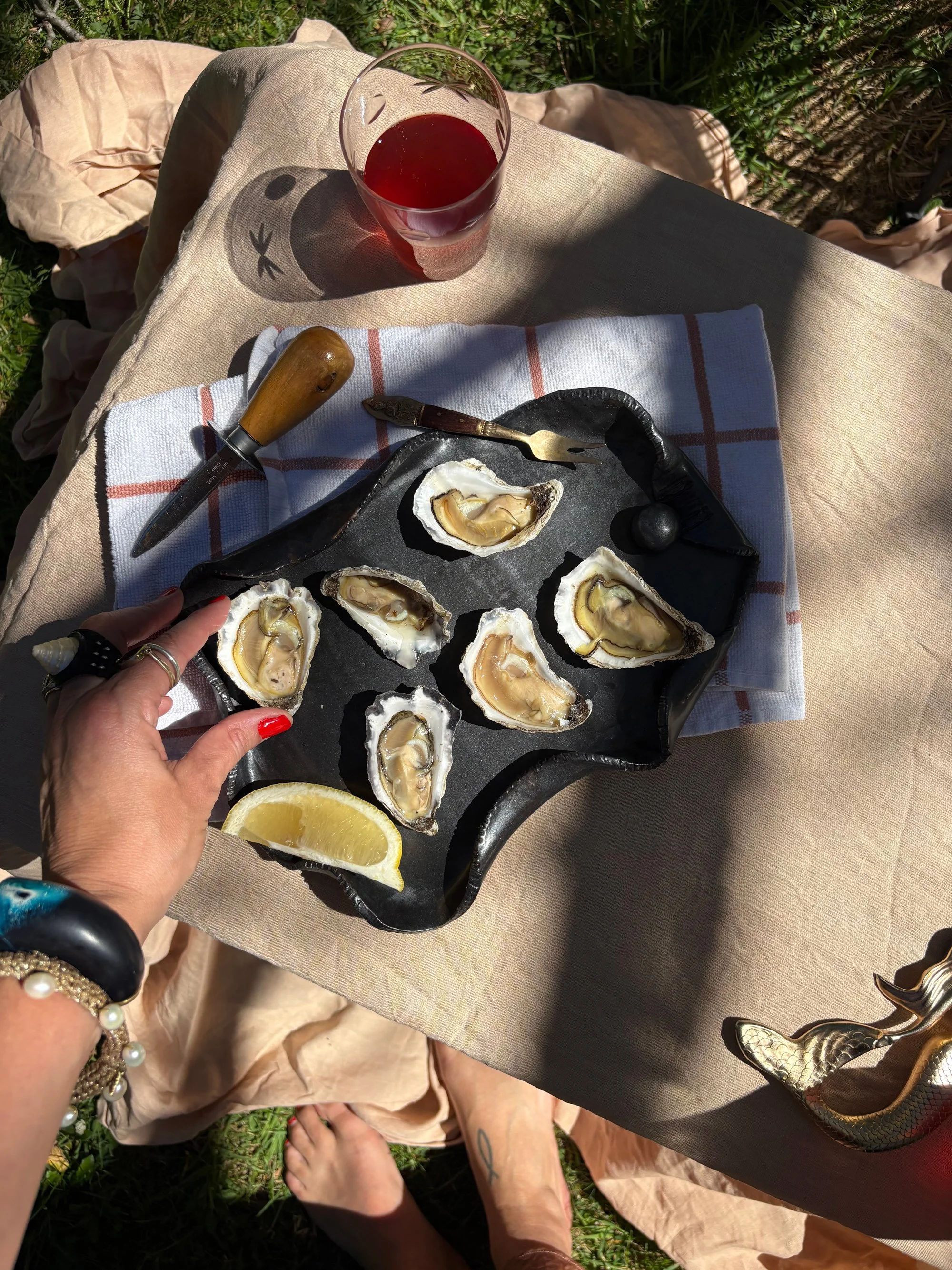 Slow-Rise-Ceramics-Noir-Pearl-Oyster-Plate-9.jpg