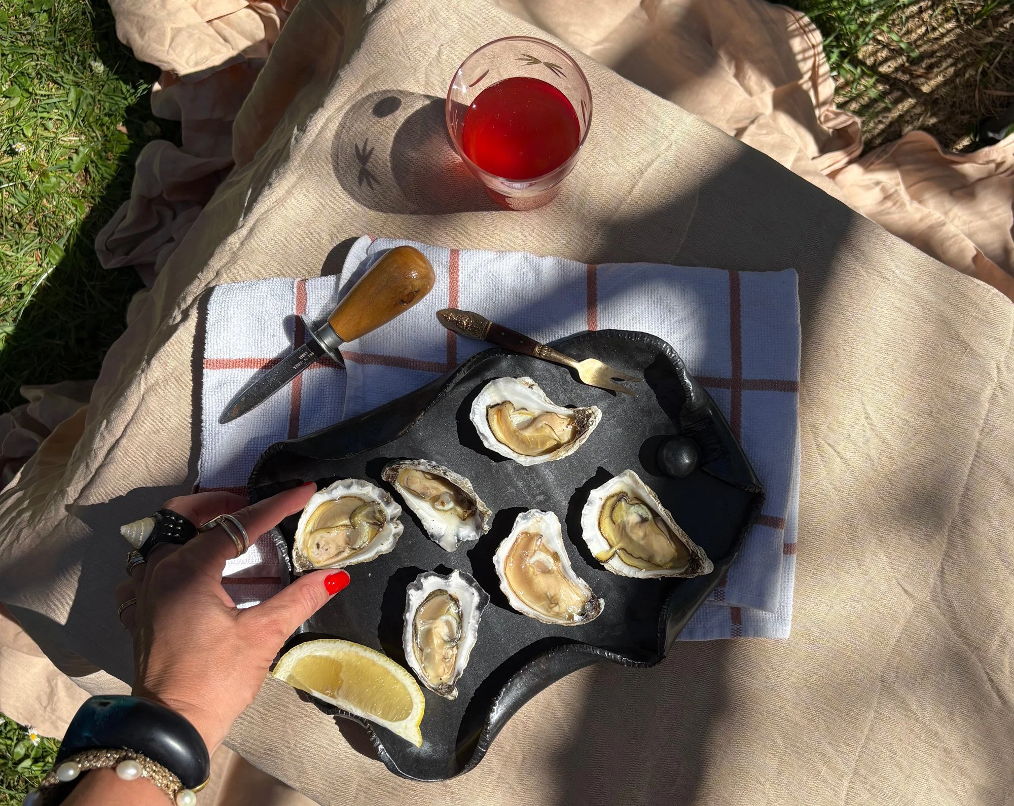 'Noir Pearl' Oyster Plate