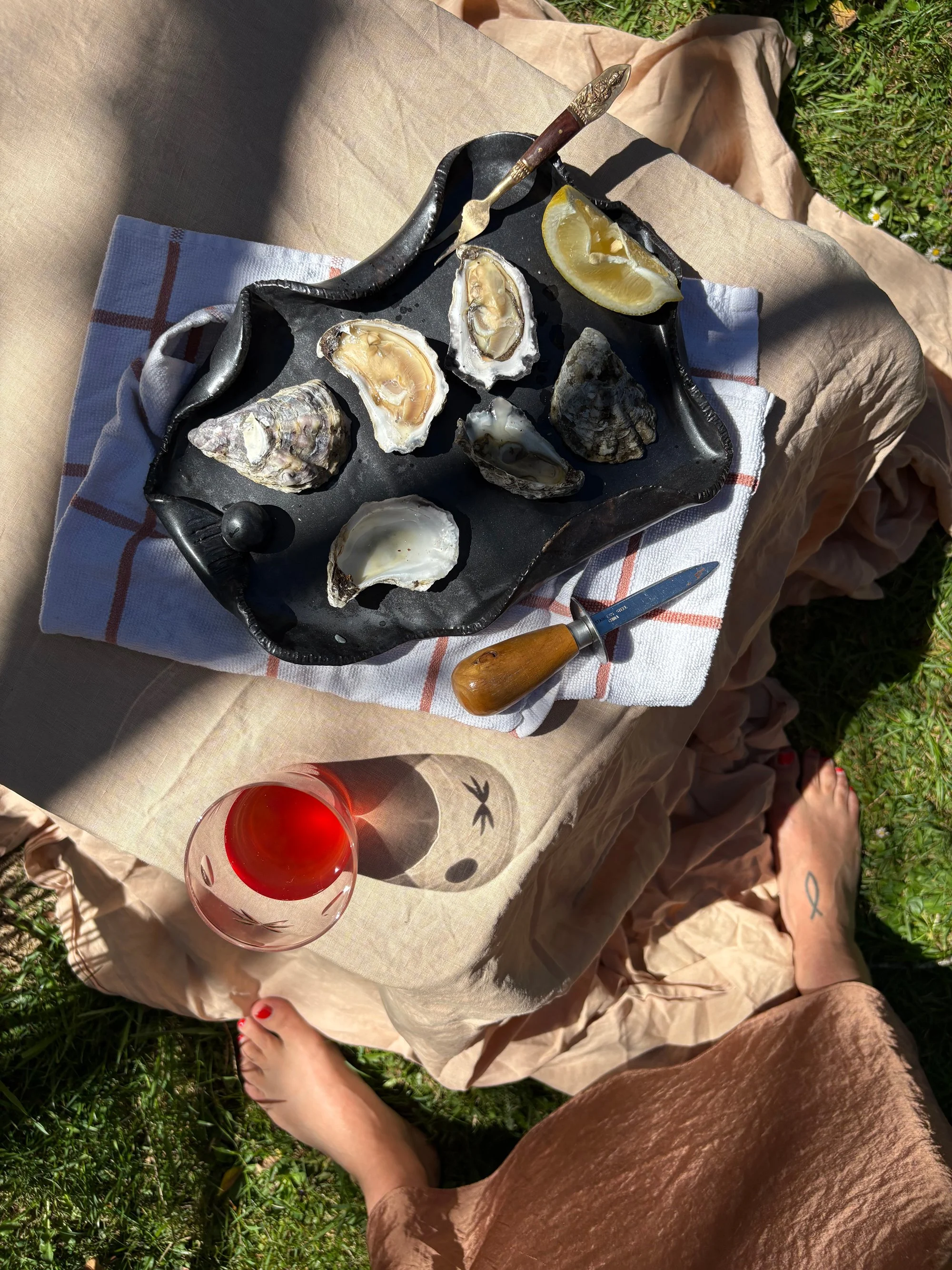 Slow-Rise-Ceramics-Noir-Pearl-Oyster-Plate-10.jpg