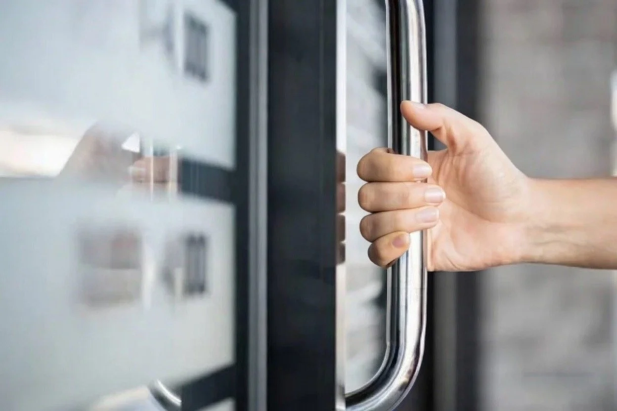 Person pulling a contactless credit card or debit card from an ATM machine.