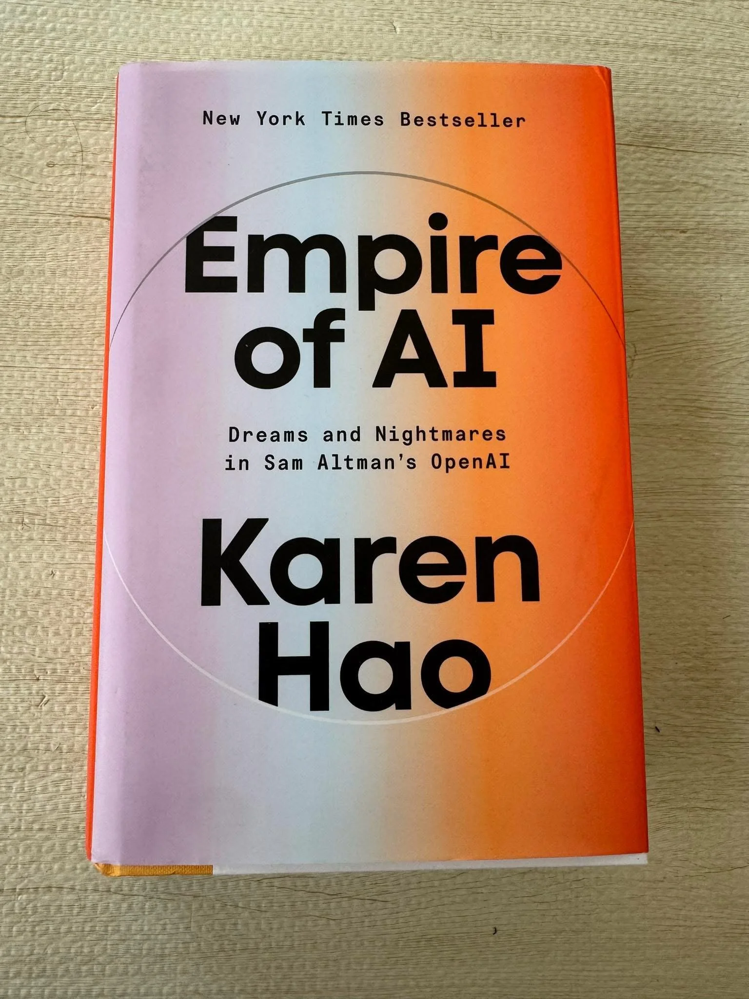 本の表紙の写真で、タイトルは『Empire of AI』で、副題は『夢と悪夢によるサム・アルトマンのOpenAI』です。
