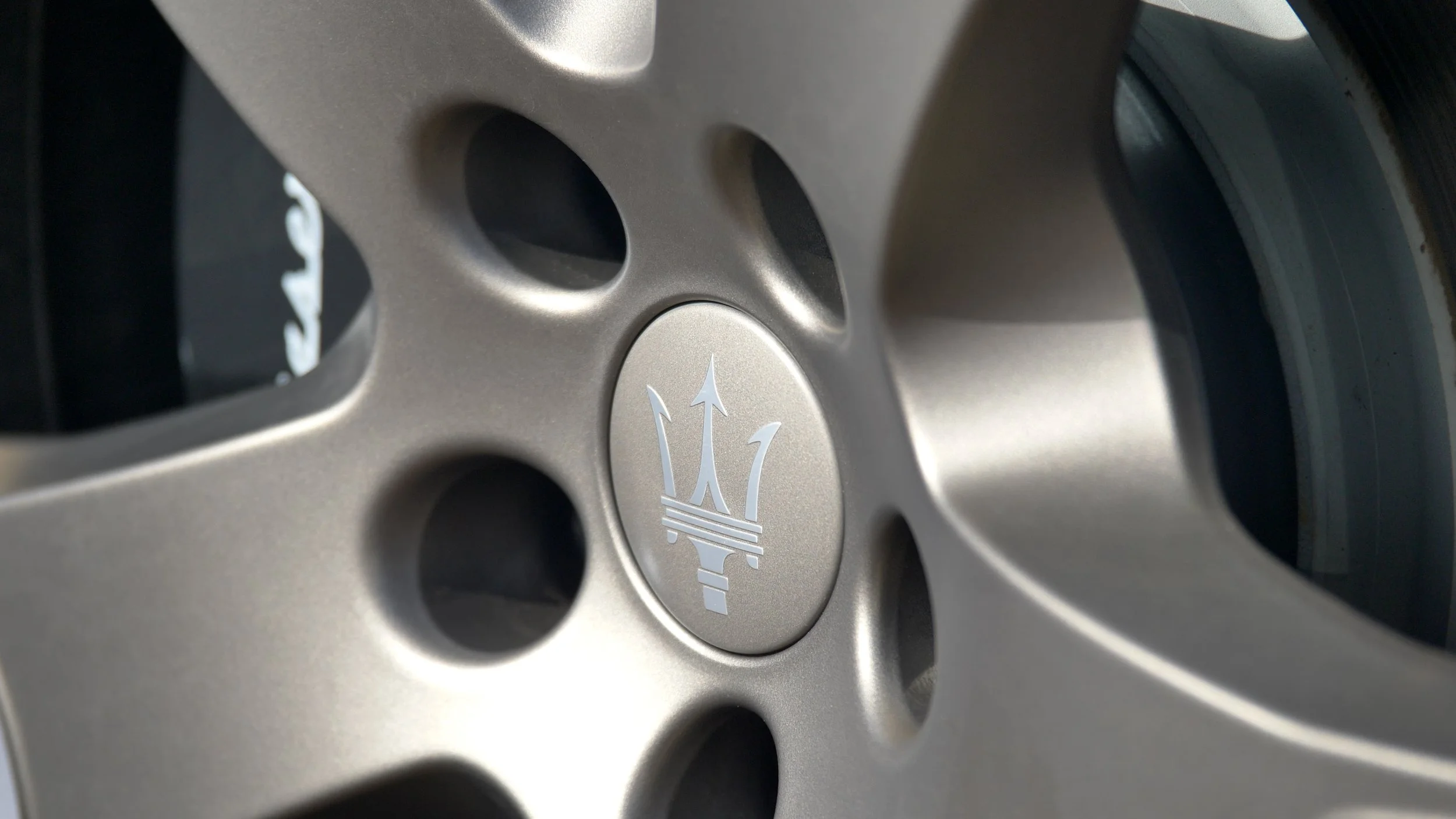 MaseratiLevanteWheel.jpg