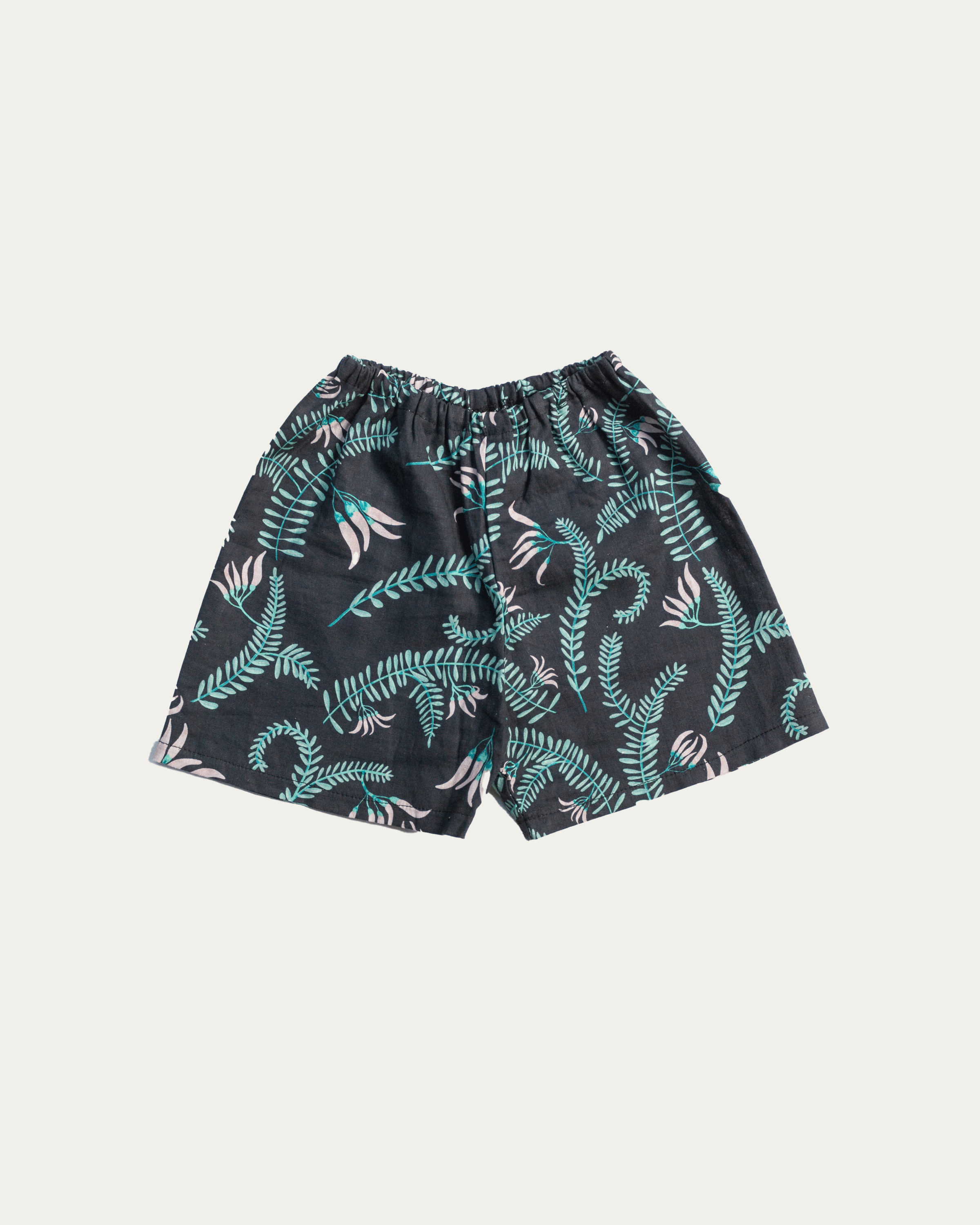 Ngutu Kākā Pango Short