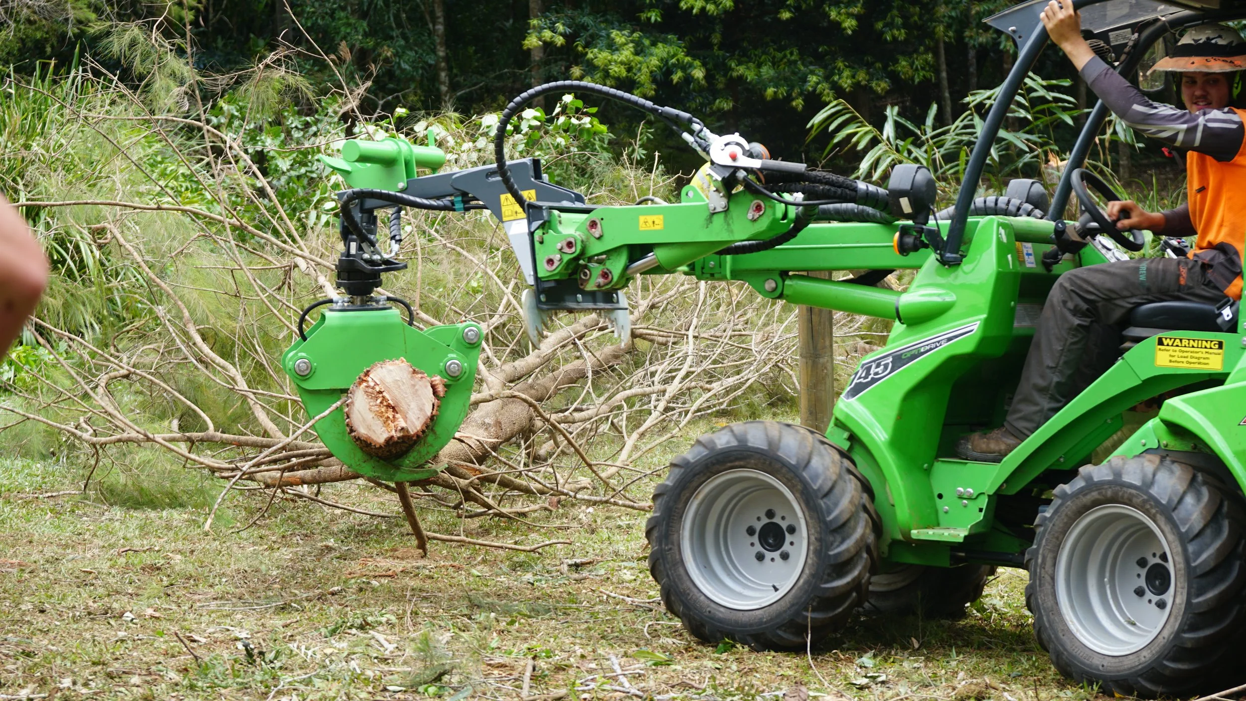 moving large branches with the Avant's grab attachment