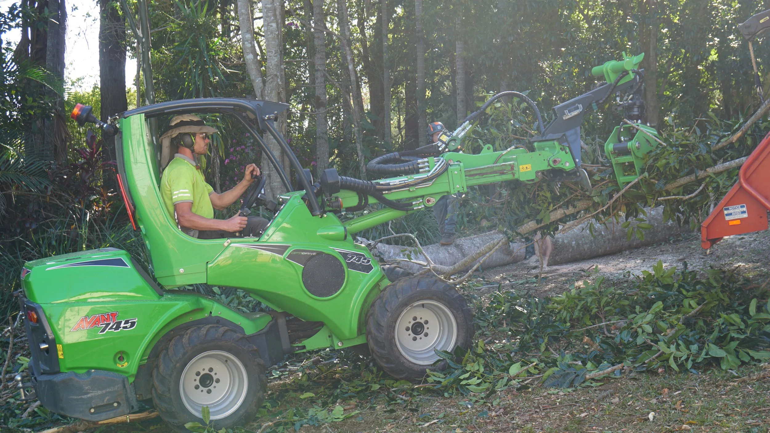 collecting large branches with the Avant