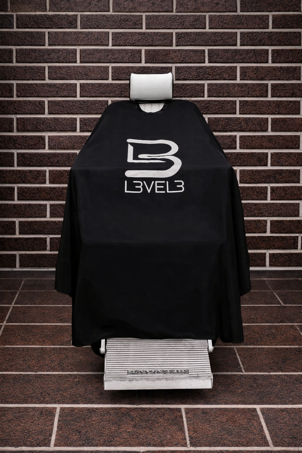L3vel 3 Professional Cutting Cape