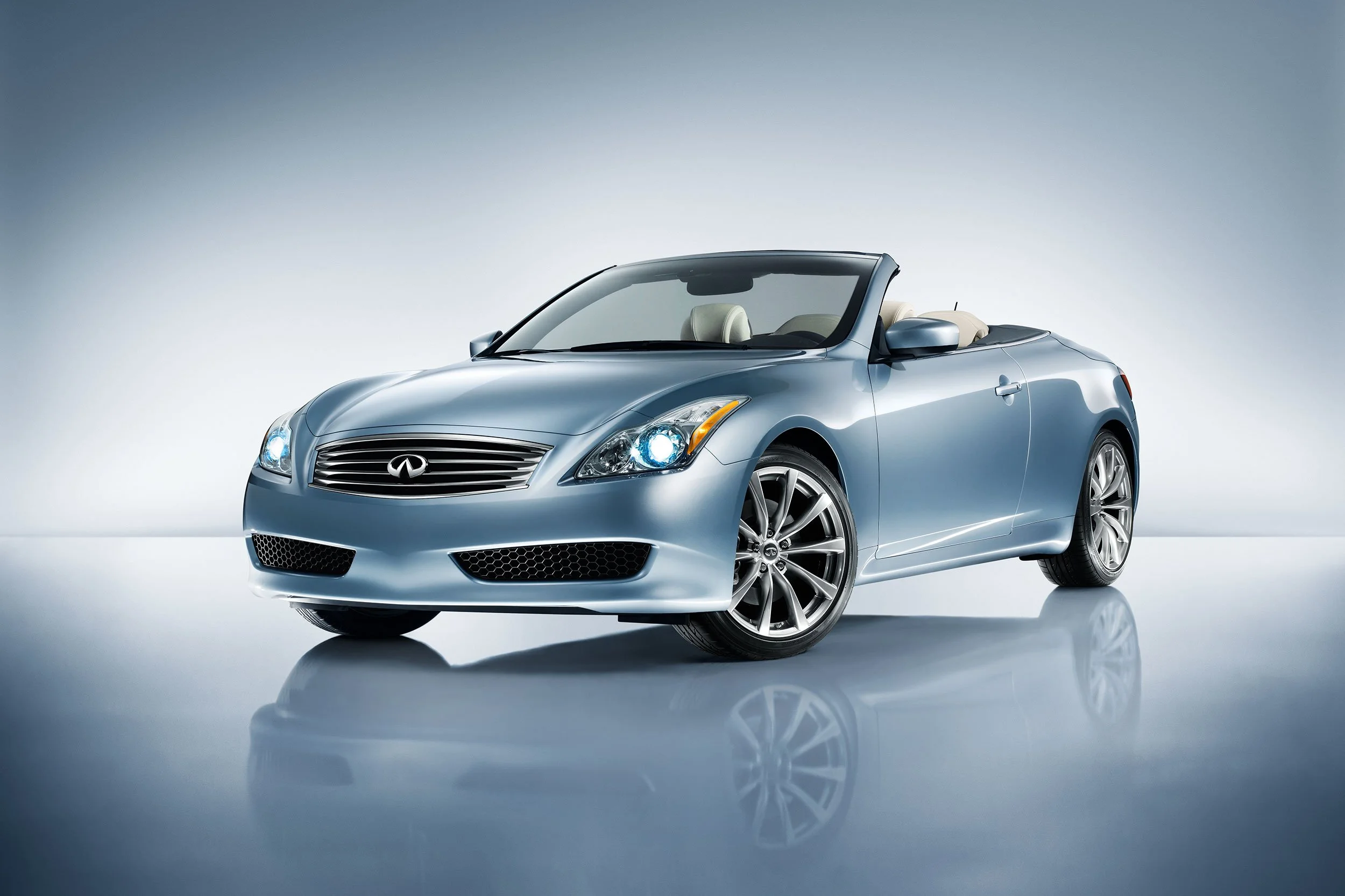Infiniti G70 Coupe and G70 Studio Photography.