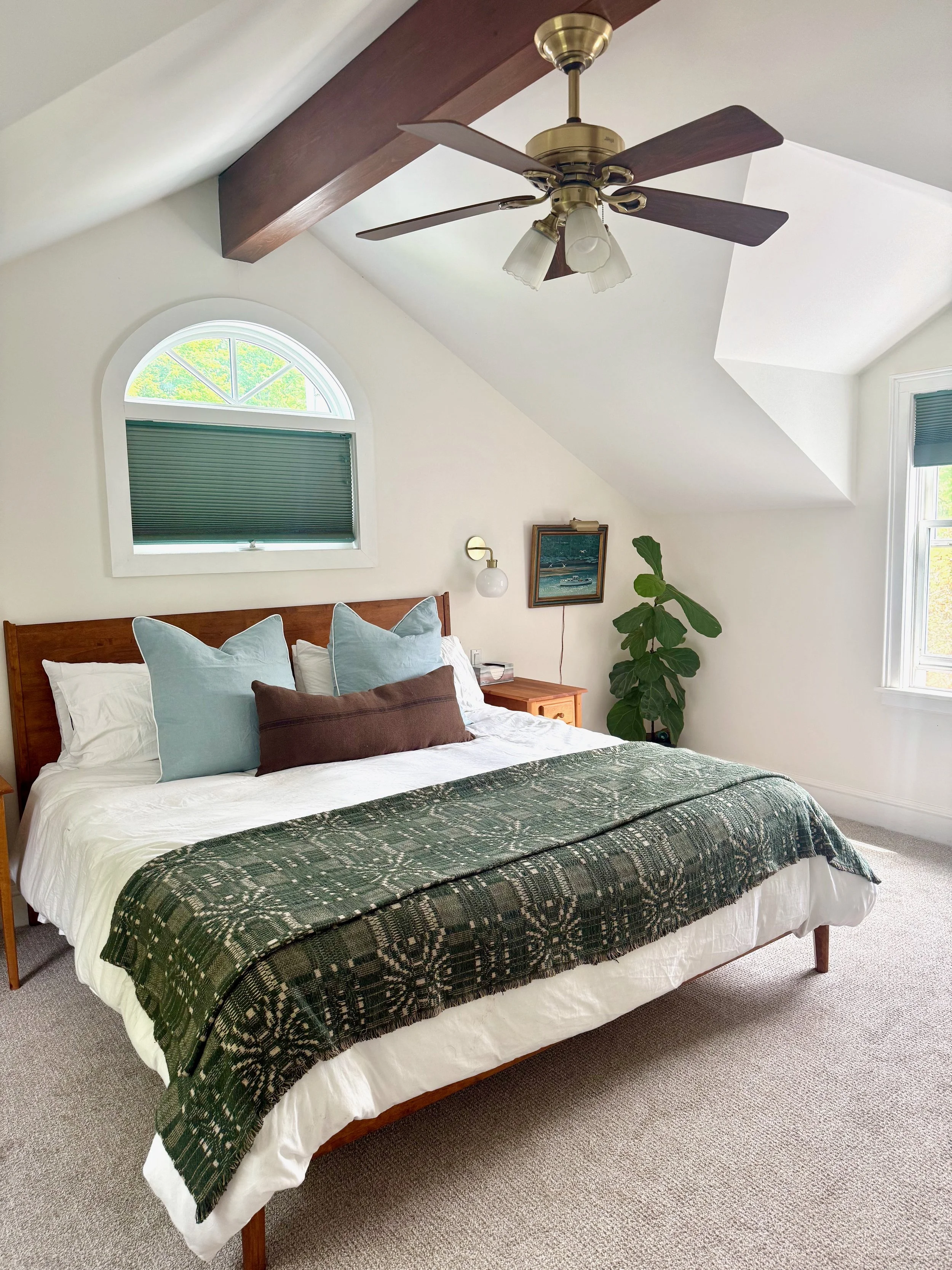 Master Bedroom w/ king bed