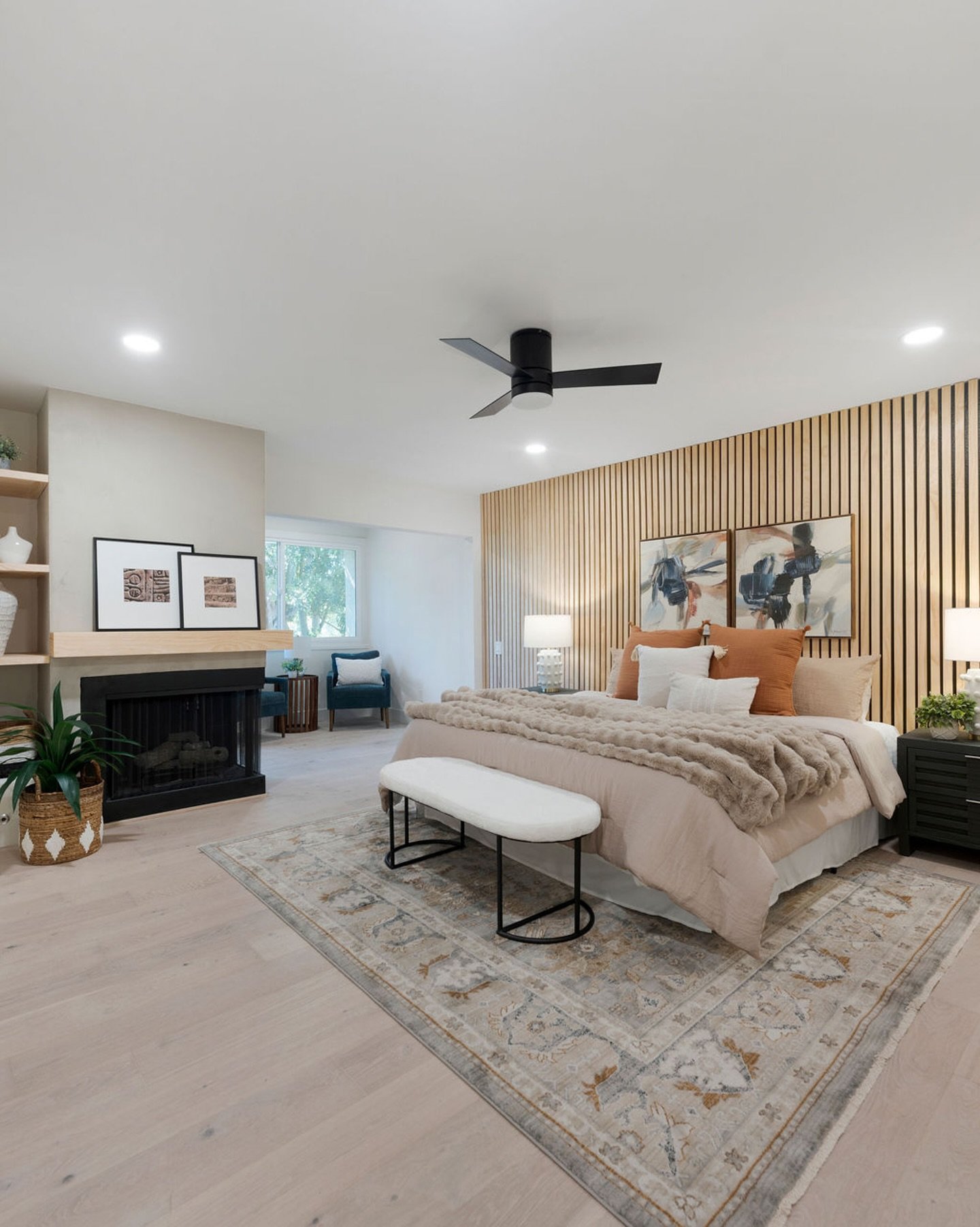 Caminito Preciosa
Curated calm, with an edge of quiet opulence.

This home is a masterclass in material layering &mdash; warm oak cabinetry, velvety stone, and soft, sculptural finishes chosen not to compete, but to complement. We leaned into tactile