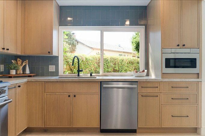 After ➡️ Before

This La Jolla transformation will always be one of my favorites.

In partnership with @cthomesllc , we took a once cramped and dated kitchen and reimagined it into a coastal modern space that feels bright, inviting, and full of perso