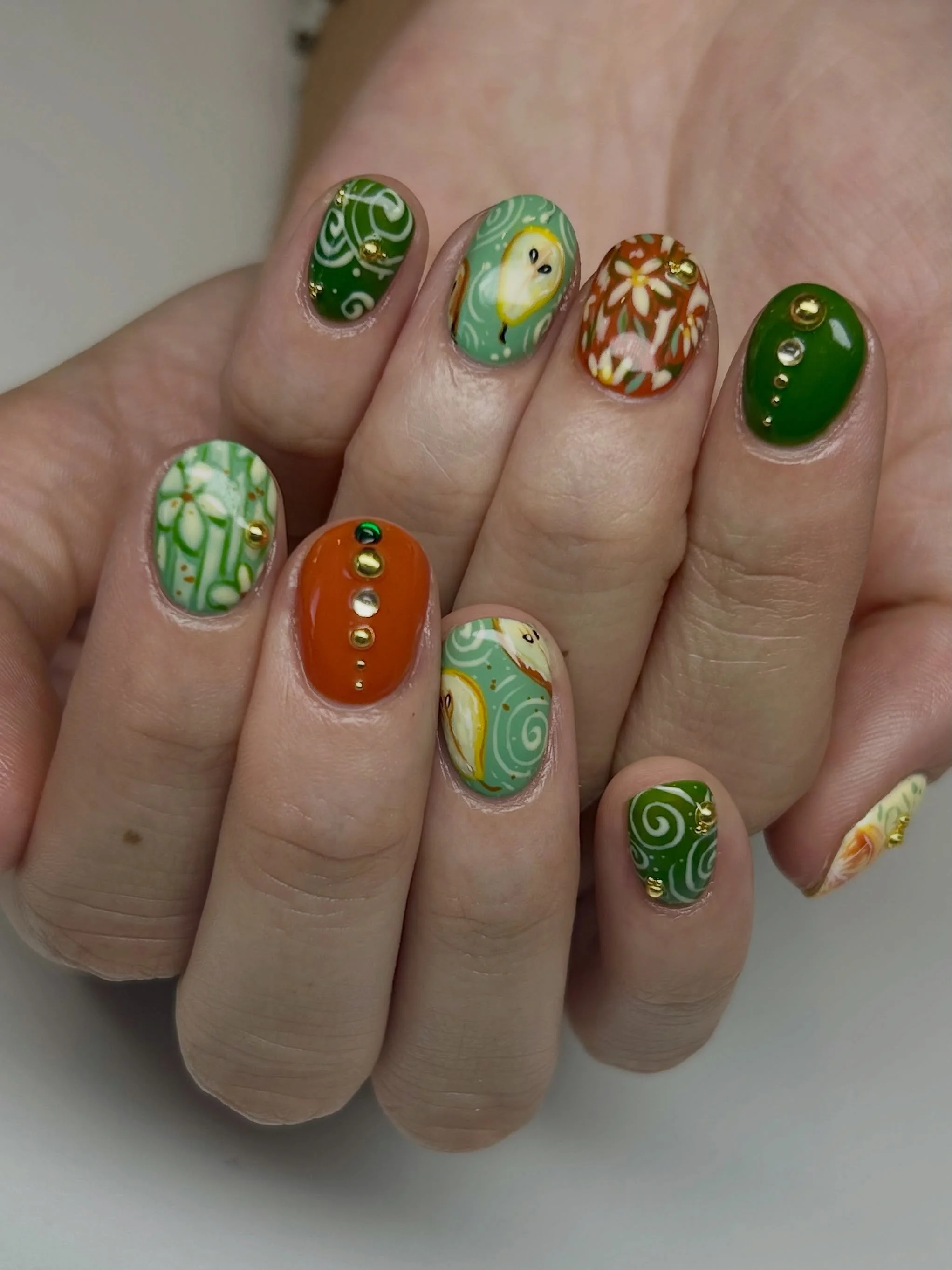 I live for color combos like this!! 🍐 🍊 🌀 

#shortnailappreciation #shortnailinspo #coolgirlnails #fruitnails #planails