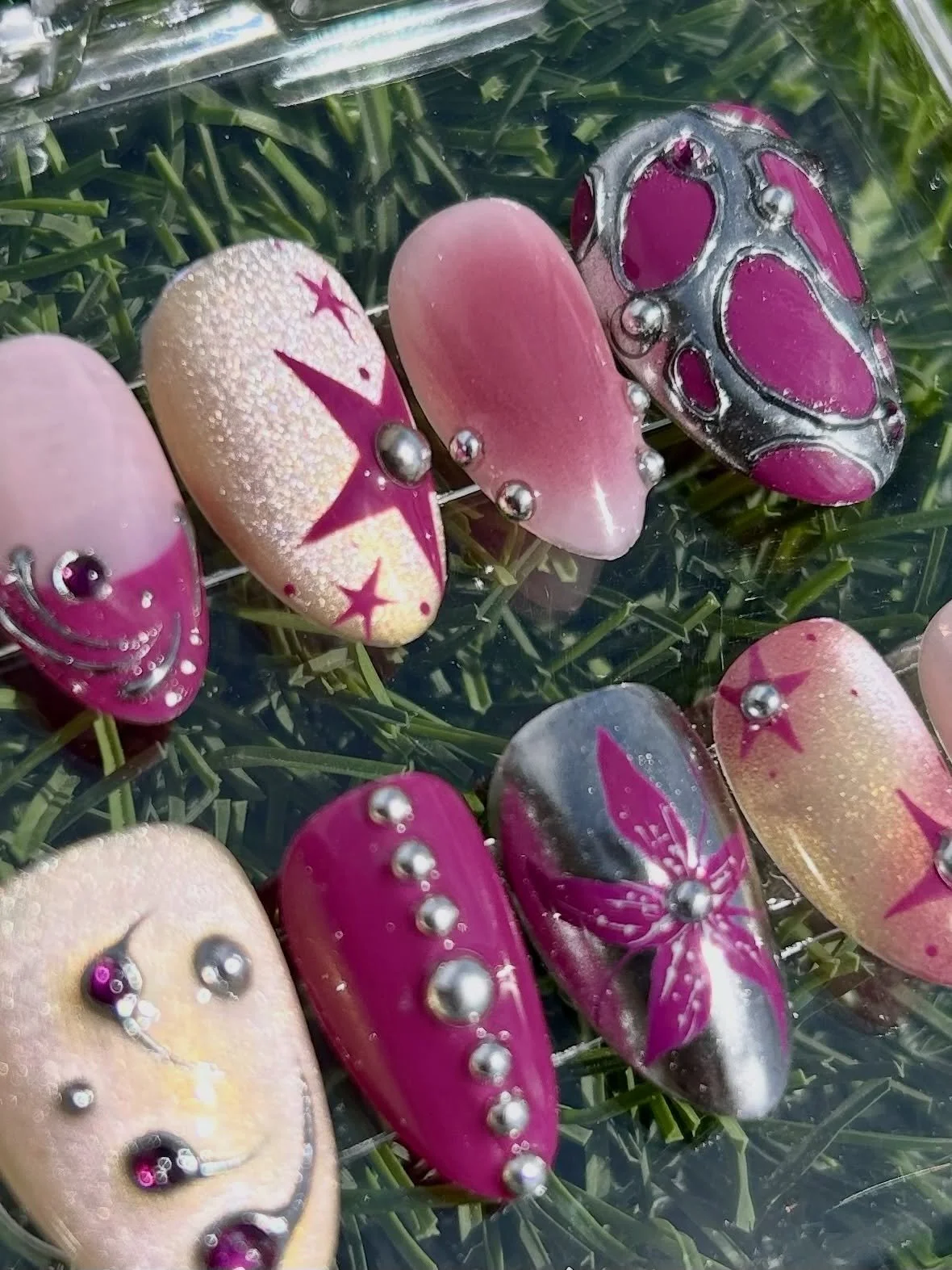 Press on dump!! I&rsquo;ve been having so much fun creating these for you guys! 
You can shop your very own custom sets on tipsbytor.com right now! 

Inspos from Pinterest, @nails_with_that_one_girl , @pretty_by_brit , and some from yours truly 💕

#