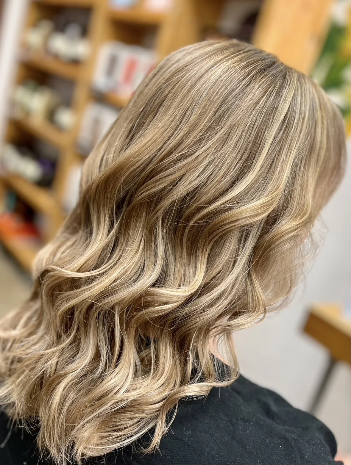 Creamy Balayage, long layers, loose waves