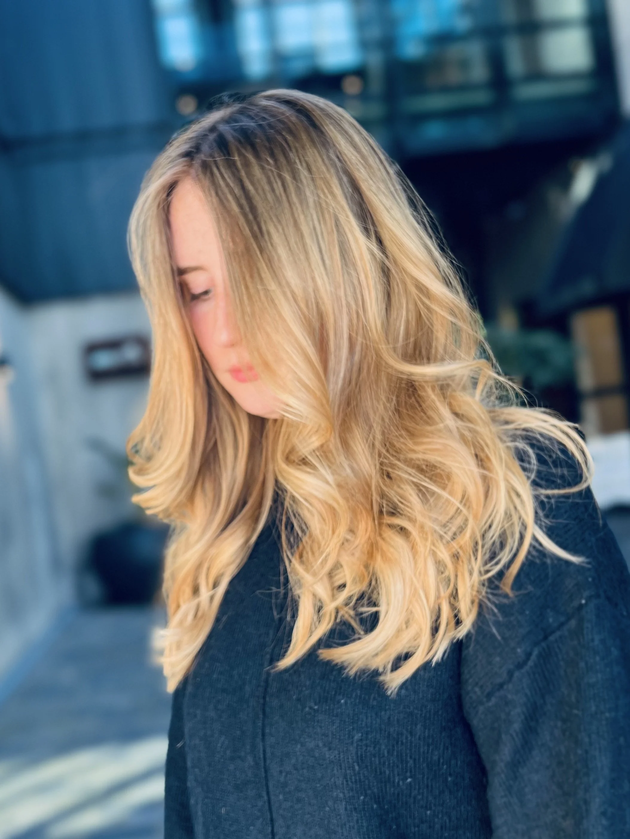 Blonde balayage, thick blonde hairstyle, warm blonde, golden blonde balayage