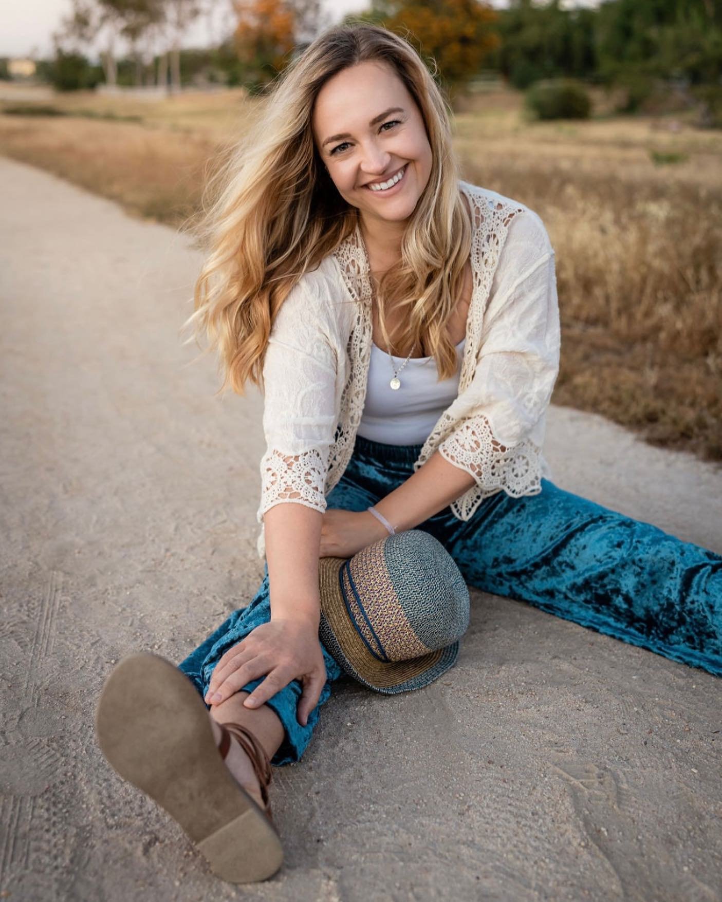 First 10 people to book an appointment get 50% off their first foot zone. Are you already an existing client? Referrals will also save you 50% off your next foot zone 👣 

Foot zoning is a form of reflexology, where for 45-60 minutes my hands are wor