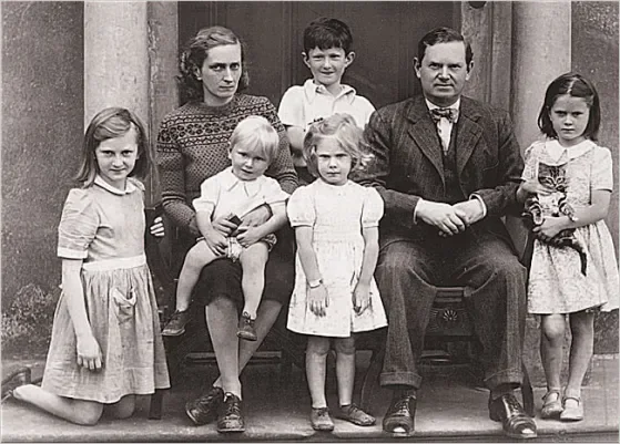 Evelyn Waugh Hogs Bananas