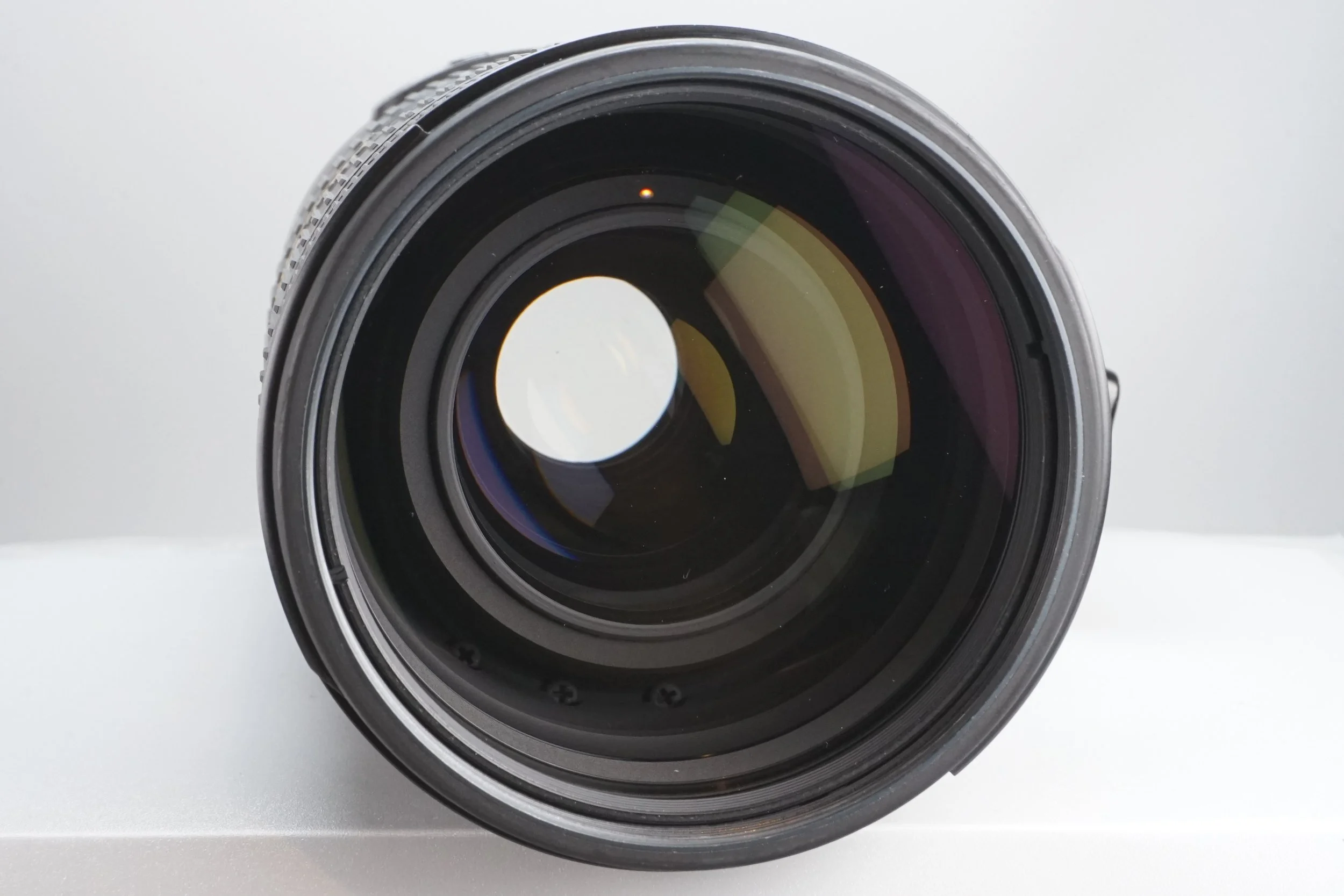 カメラのレンズの正面図。