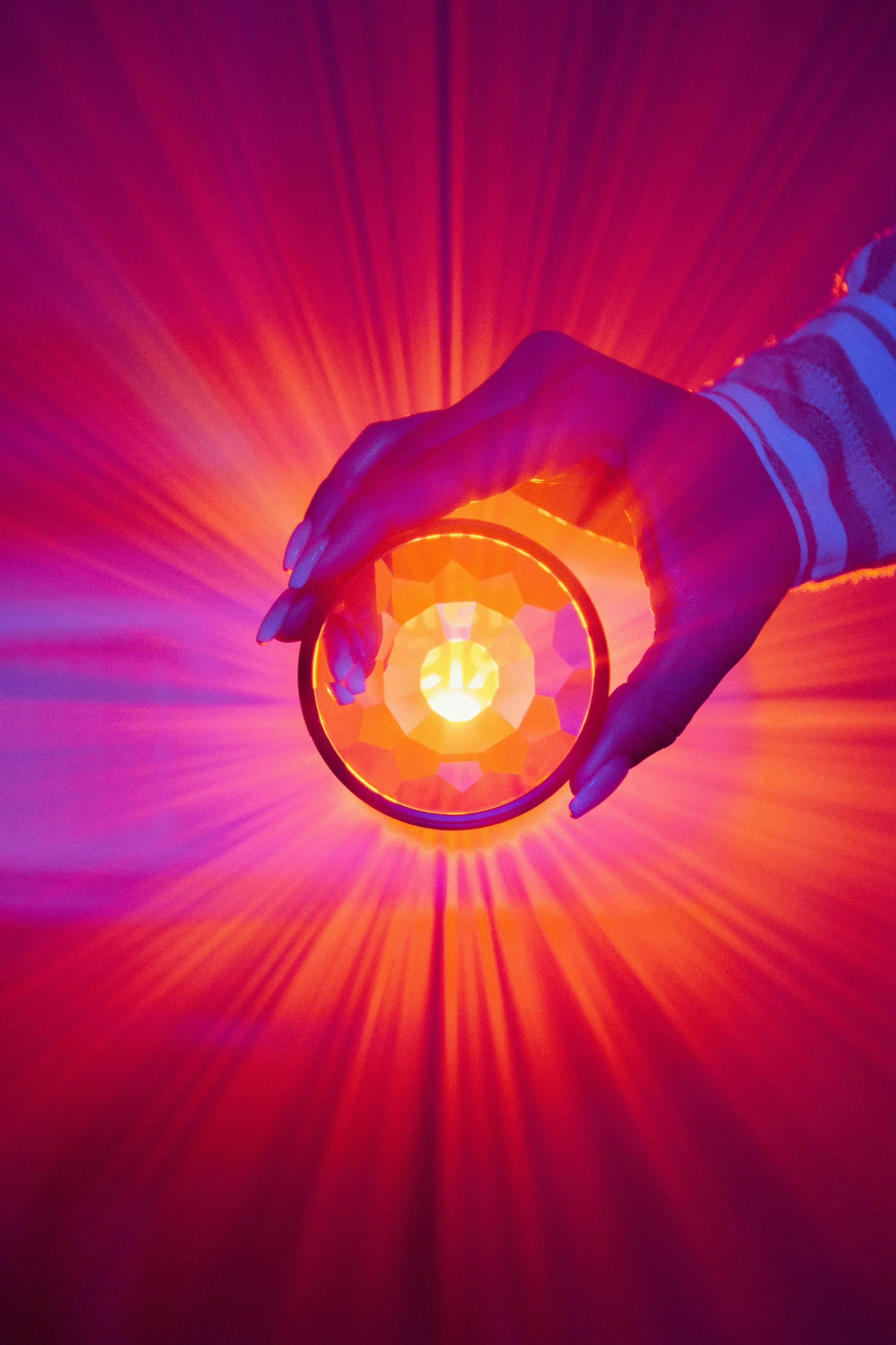 Kaleidoscopic light bulb 