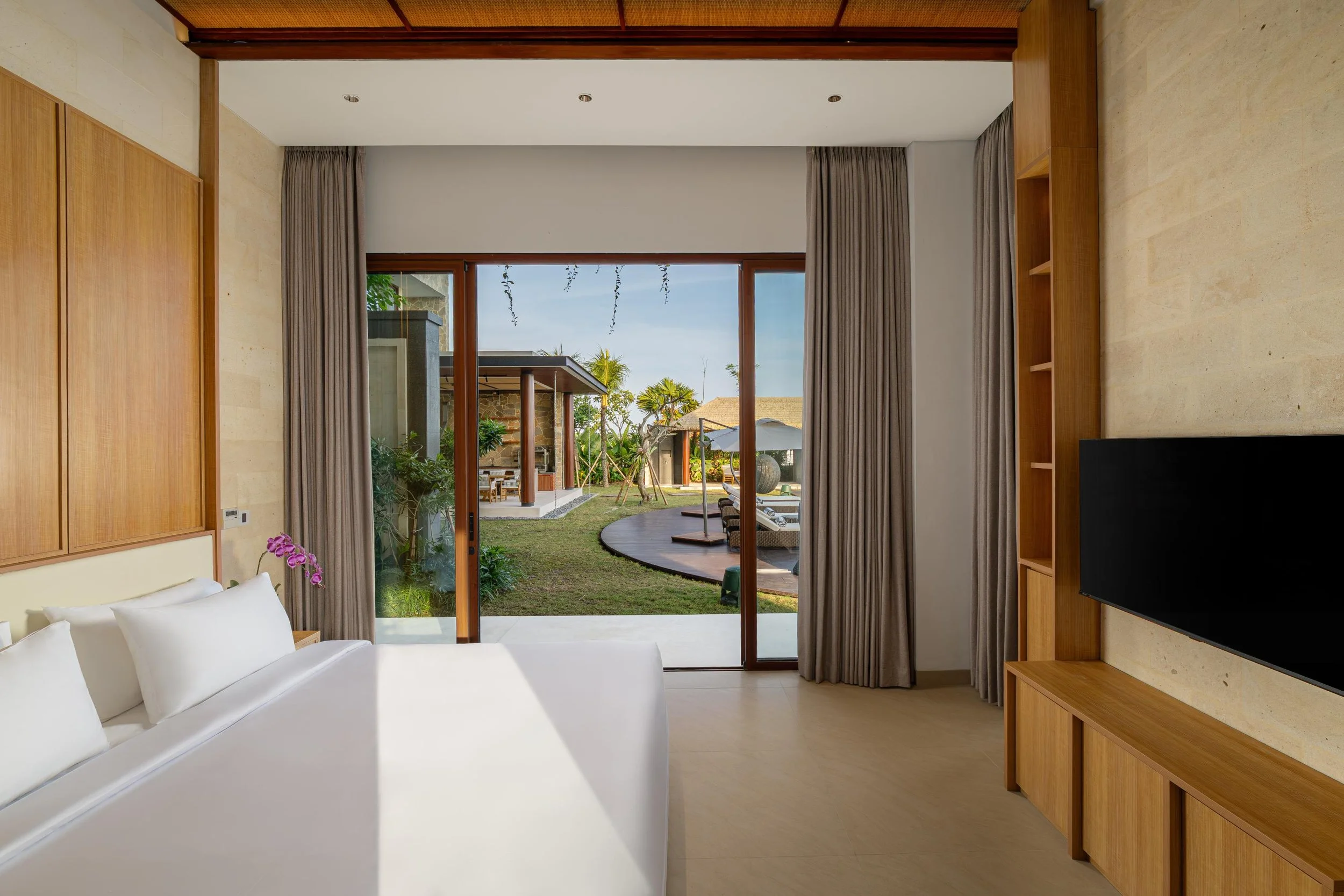 CloudNineUngasan_Bali_08_Bedroom.jpg