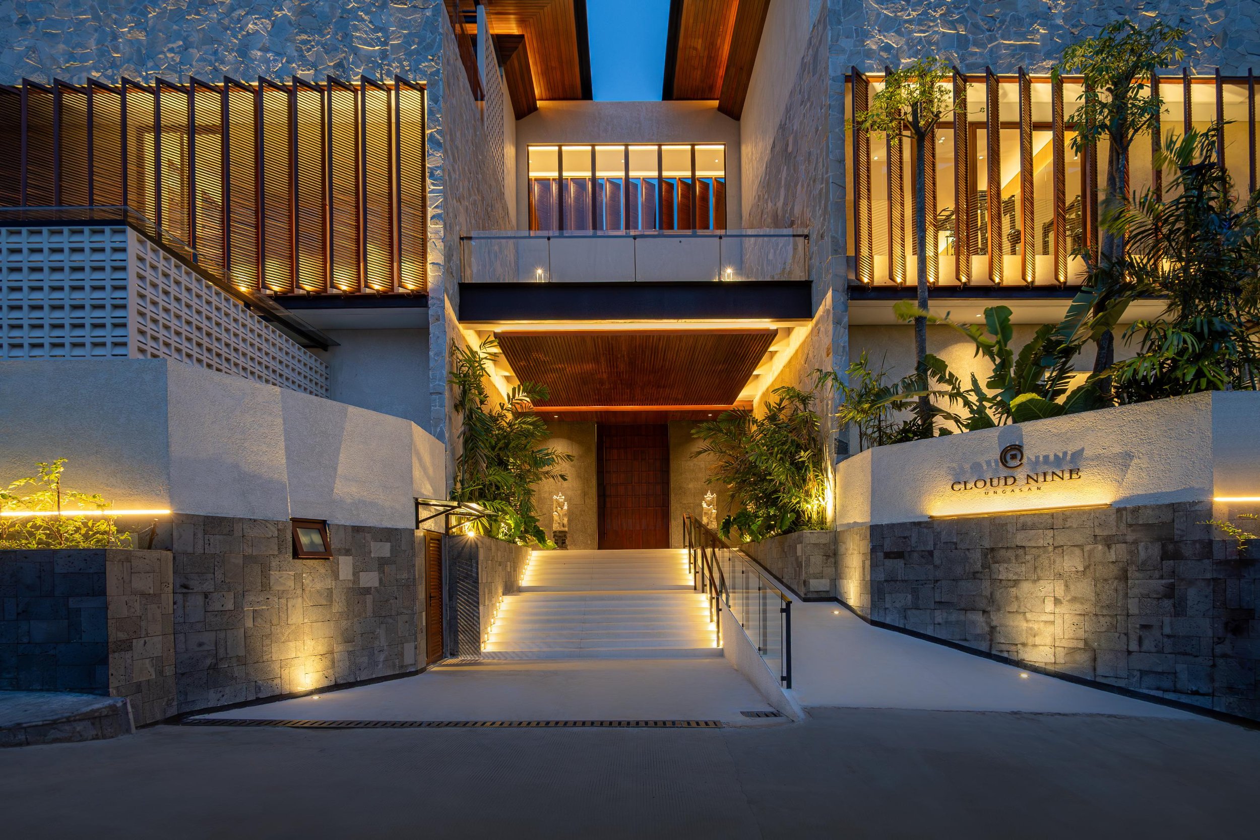 CloudNineUngasan_Bali_31_Entrance.jpg