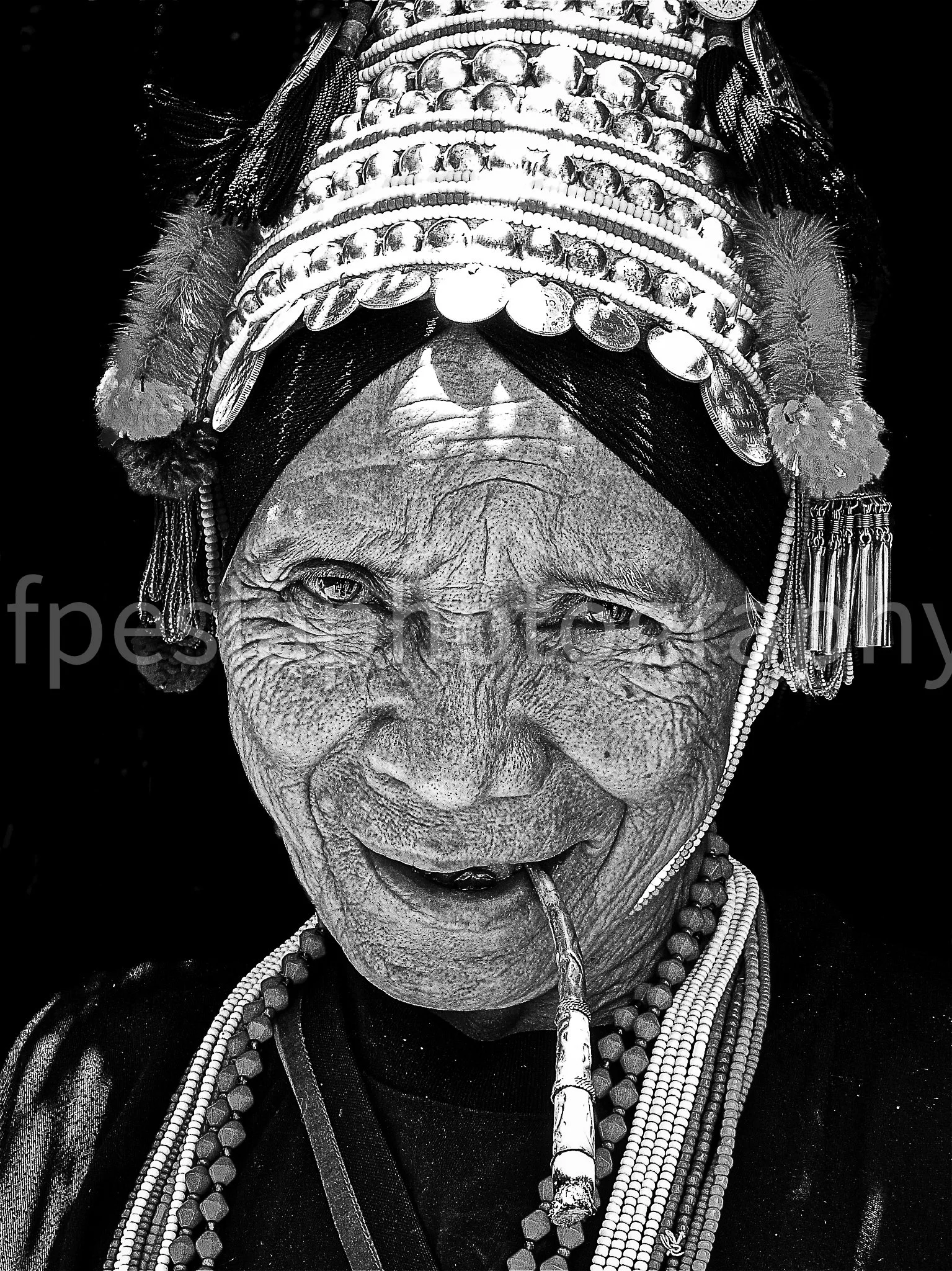 Femme au porte cigarette Thaïlande Province de Lopburi