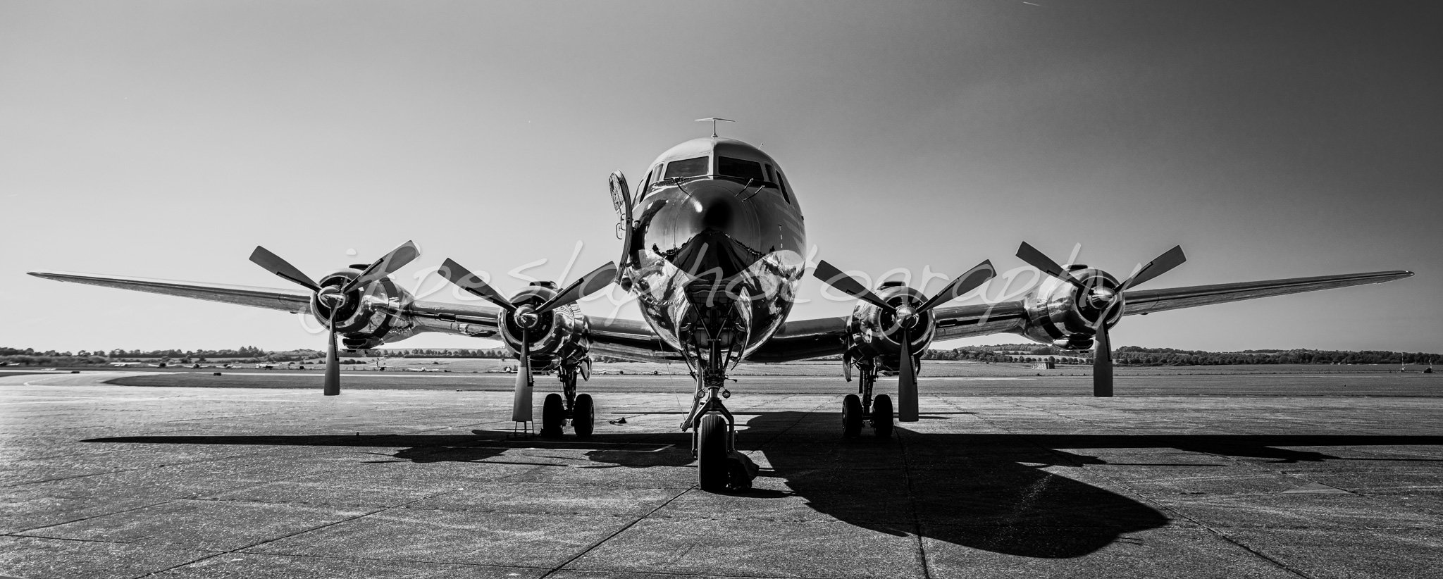 Douglas DC6 Red Bull
