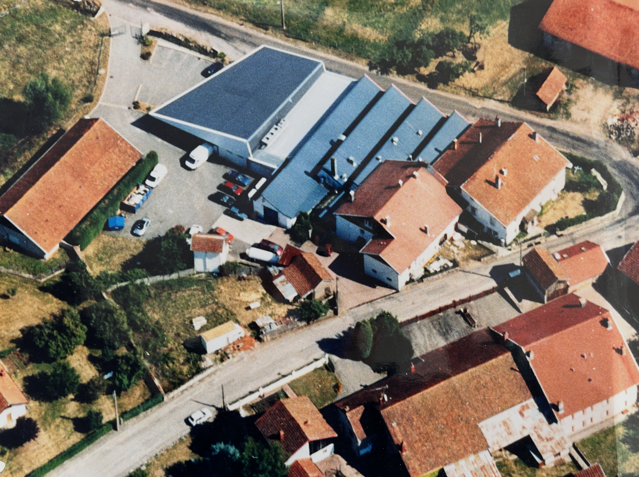 Vue aérienne des ateliers de la Charcuterie Pierrat à Jussarupt avant 2010
