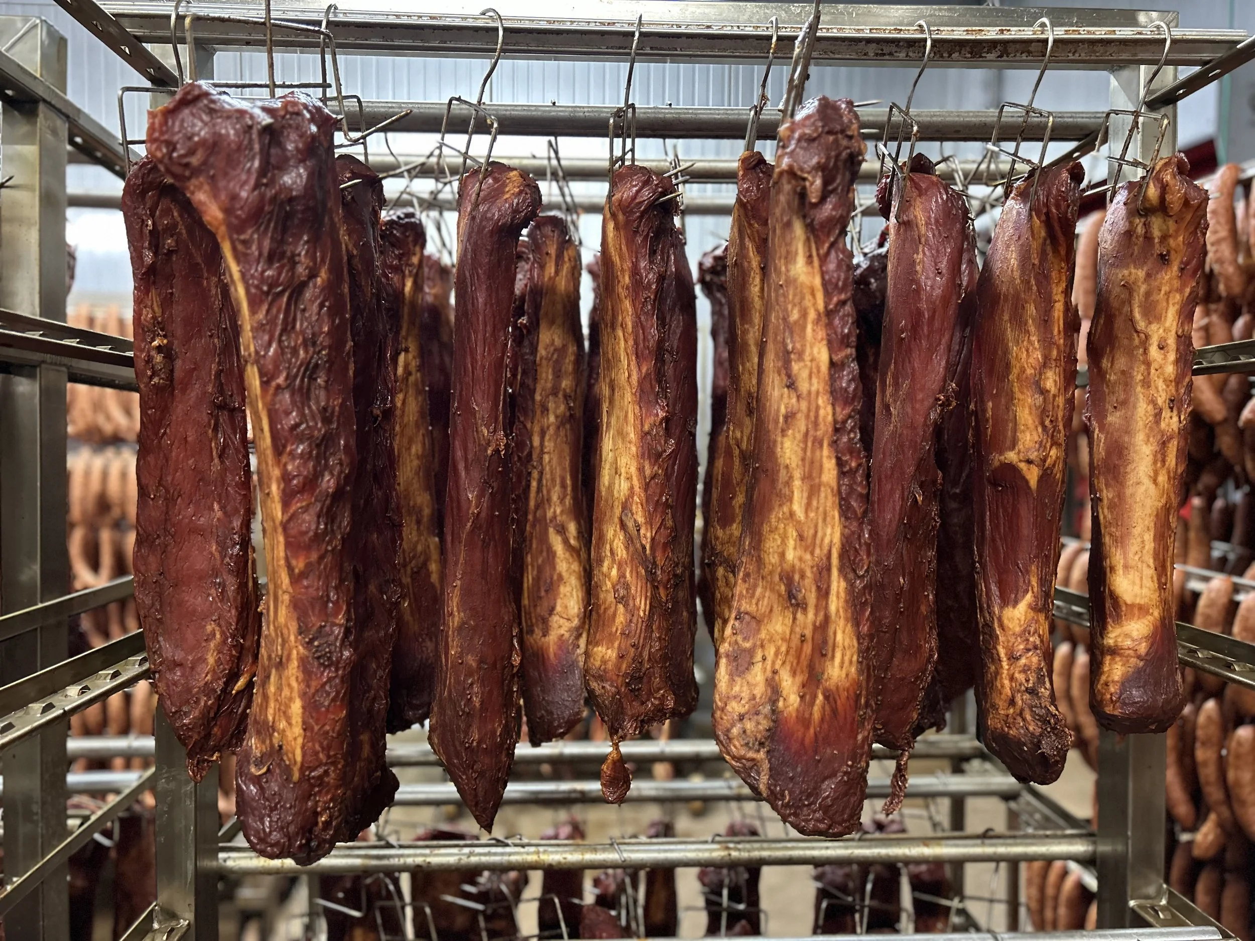 Poitrine fumée à la scuire de sapin des vosges en maturation