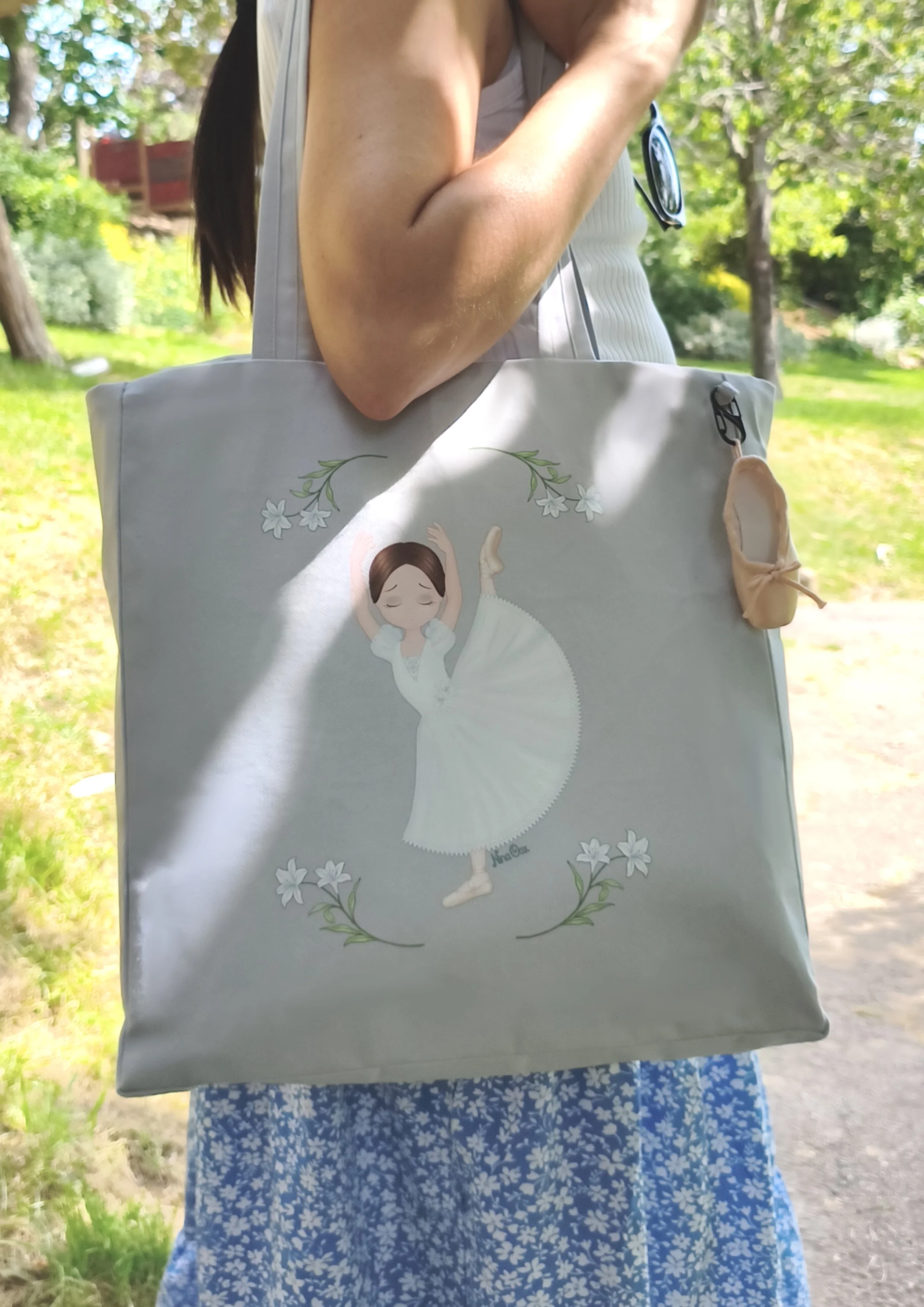Tote_Bag_Giselle 4.jpg