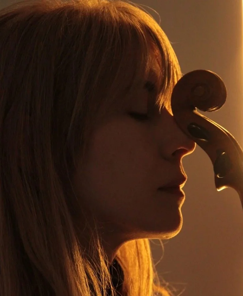 How Live Violin Music Shapes the Atmosphere of a Corporate Event