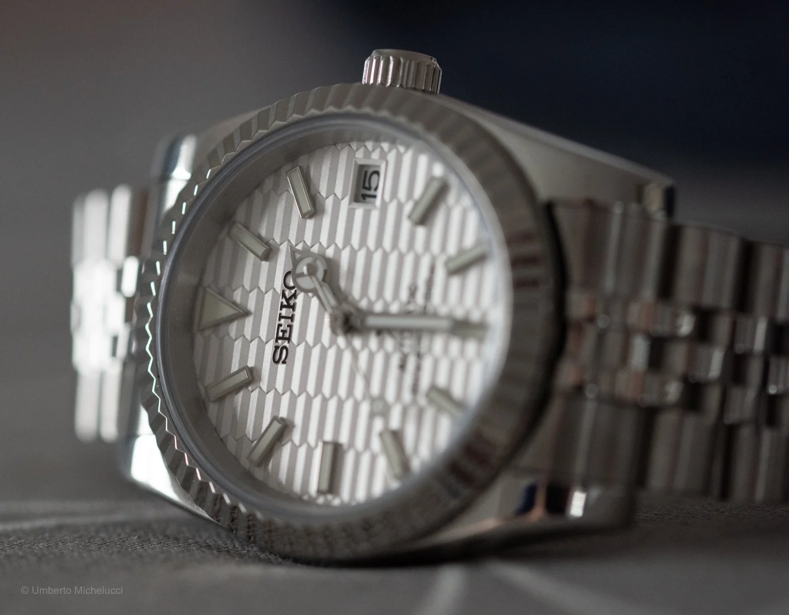 White Sport – A Study in Light and Detail