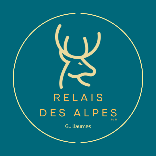 Logo avec un dessin stylisé d'un chamois ou d'un bouquetin dans un cercle, texte 'RELAIS DES ALPES' et 'Guillaumes'.
